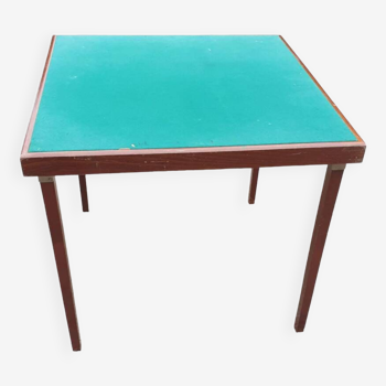 Foldable mahogany games table