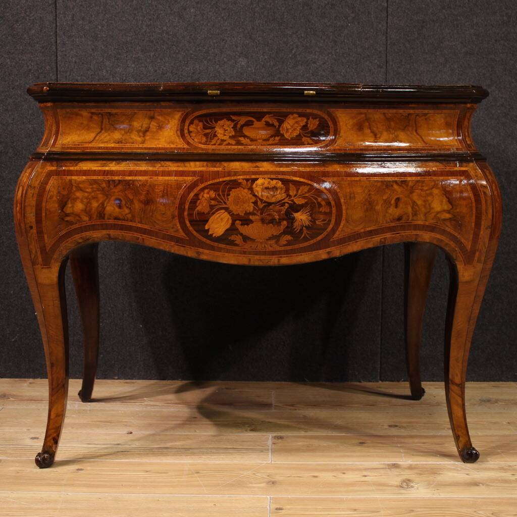 Coiffeuse lombarde marquetée de style Louis XV du XXe siècle