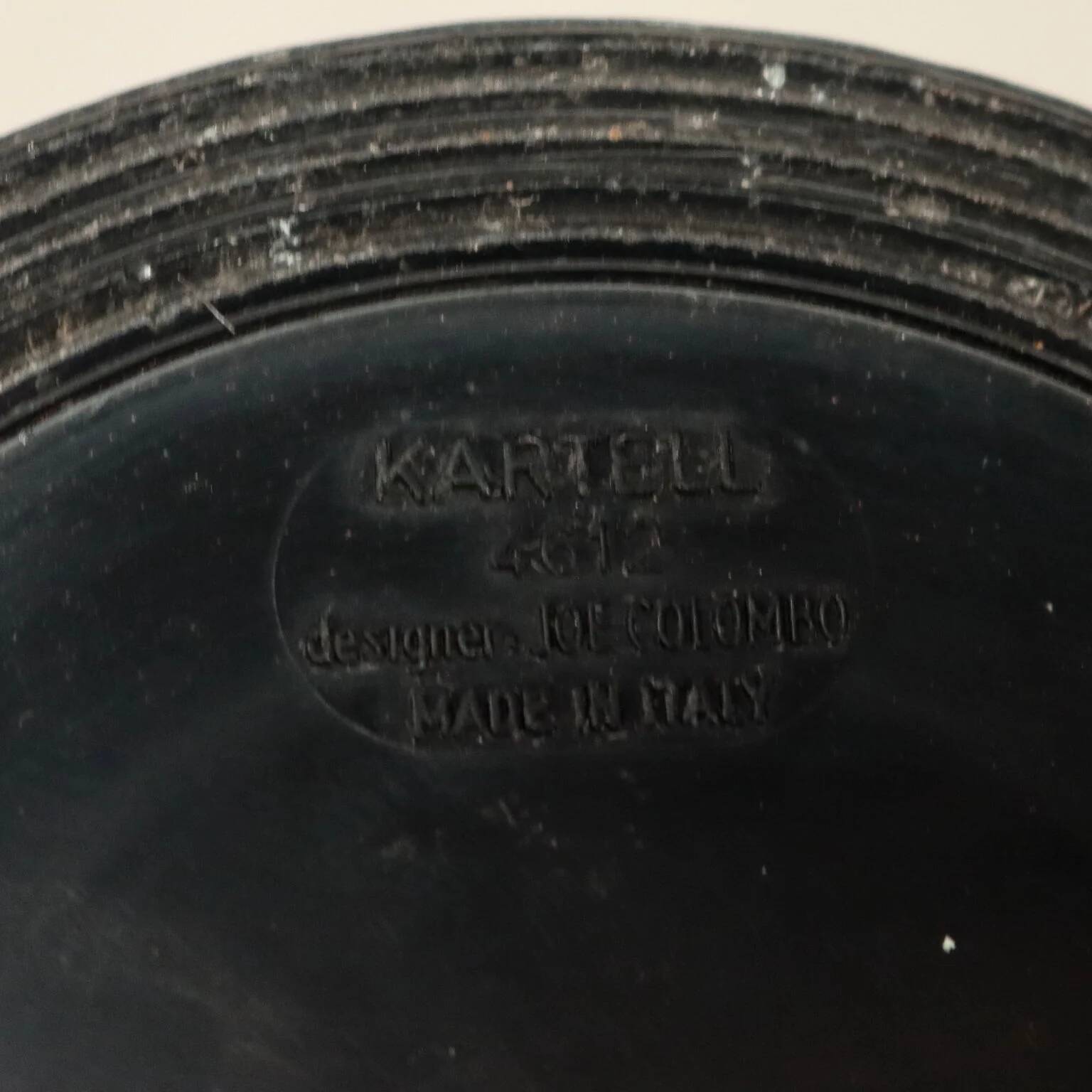 Column ashtray model '4612' by Joe Colombo