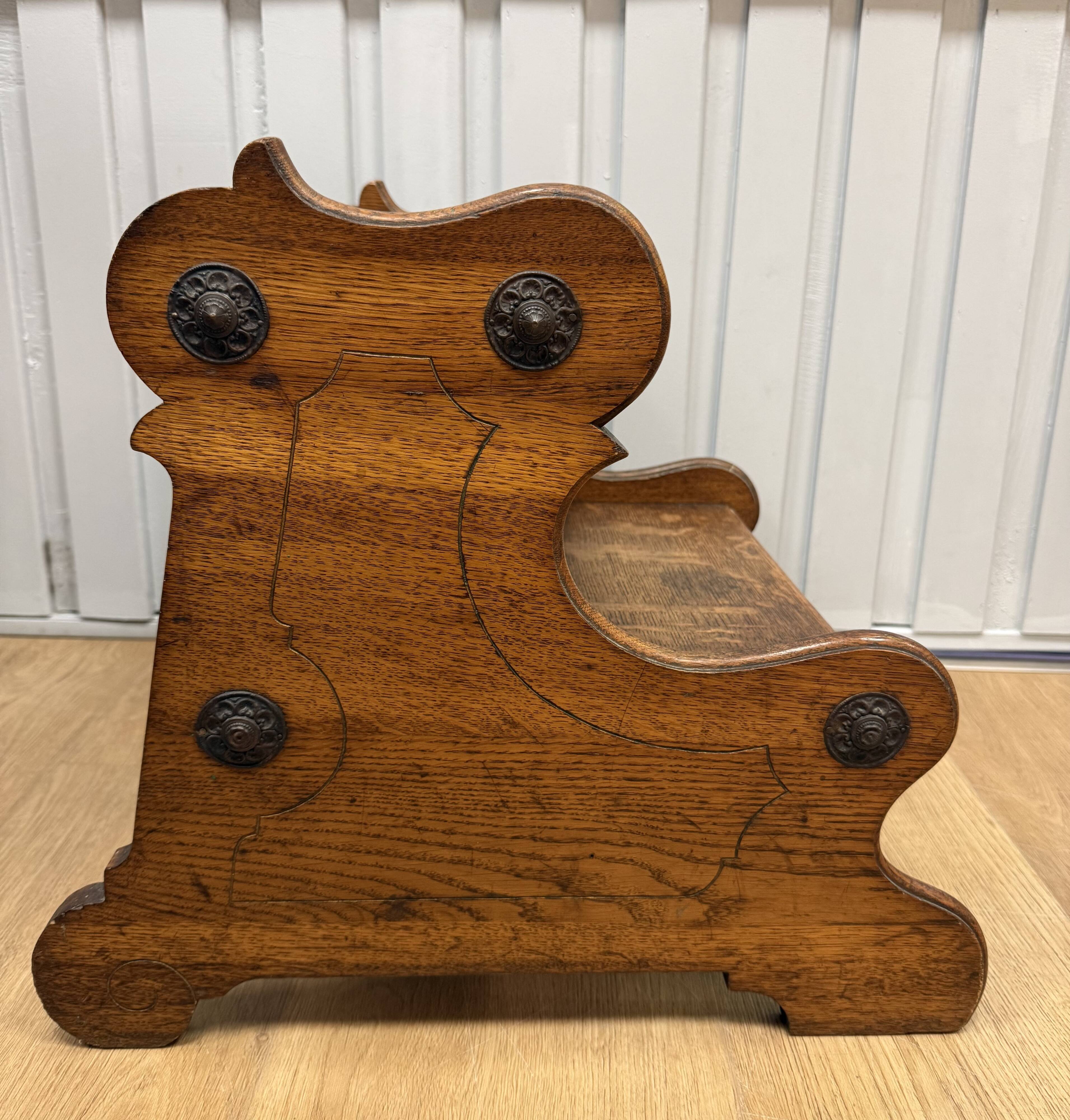 Small library step stool in oak from the 19th century.