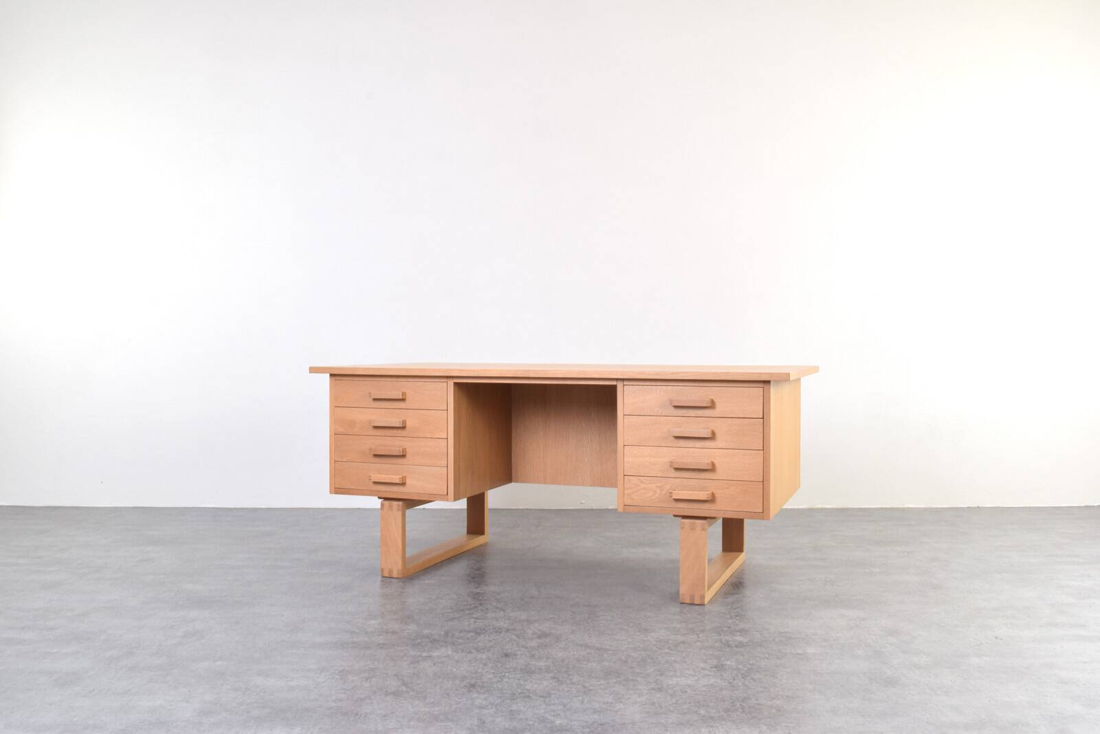 Mid-Century Oak Freestanding Desk by Torben Valeur & Henning Jensen for Dyr