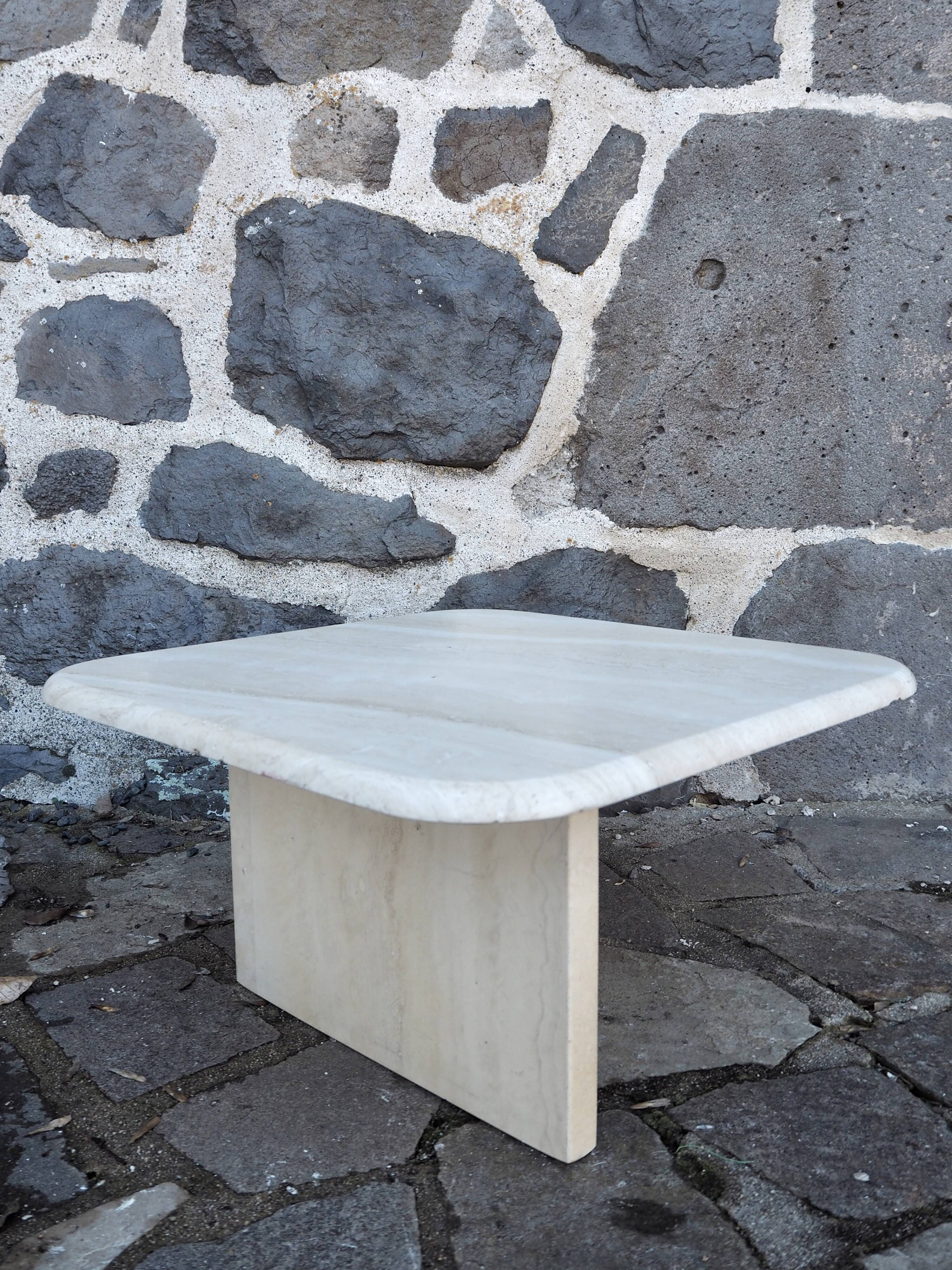 Table d'appoint en travertin