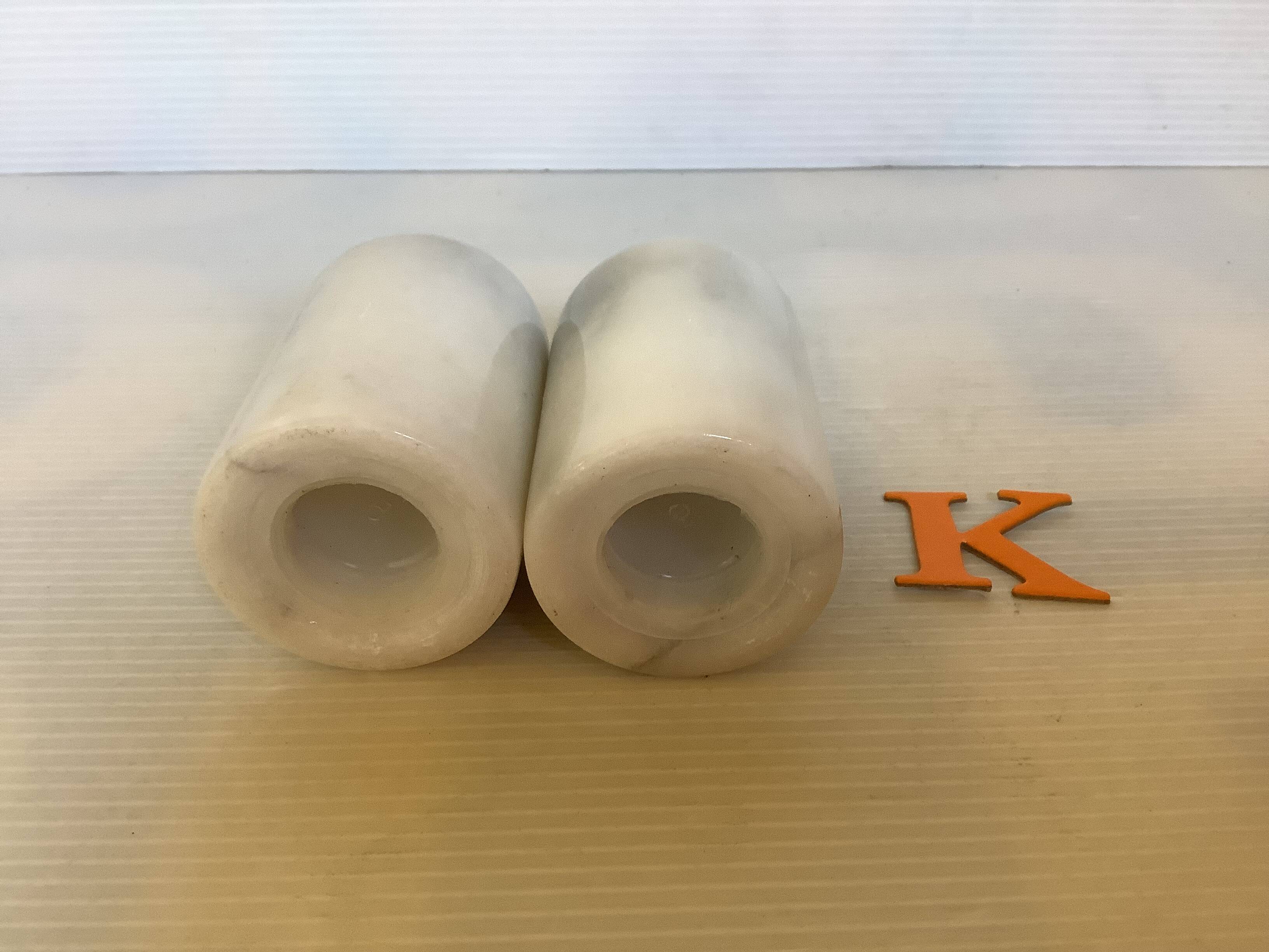 Salt and pepper in grey white marble K