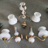 Lustre et ses 2 appliques opaline et laiton