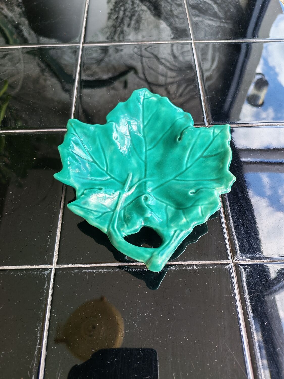 Vintage slipware vine leaf