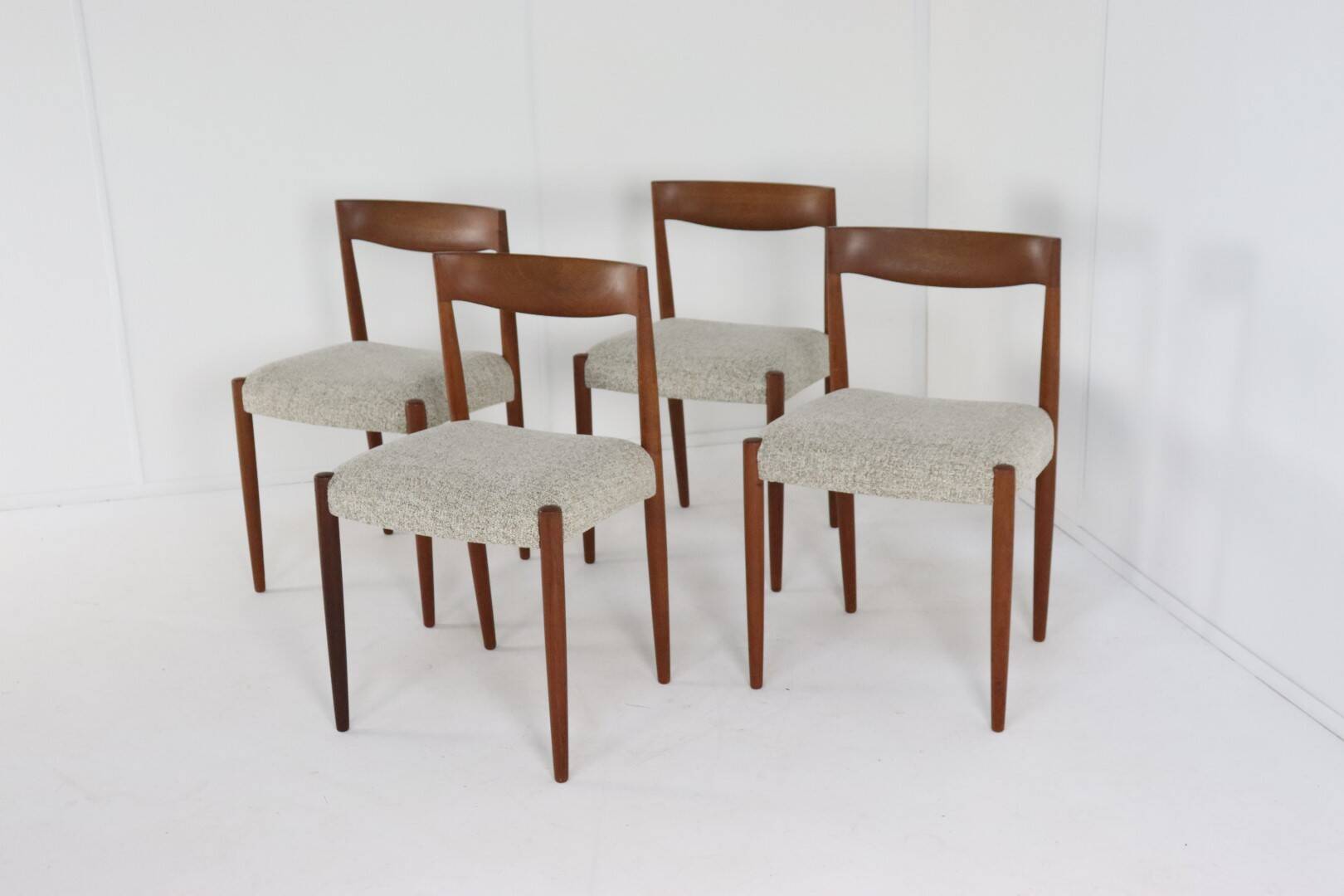 Set of 4 JCA Jensen chairs ‘Hornum’ design danois