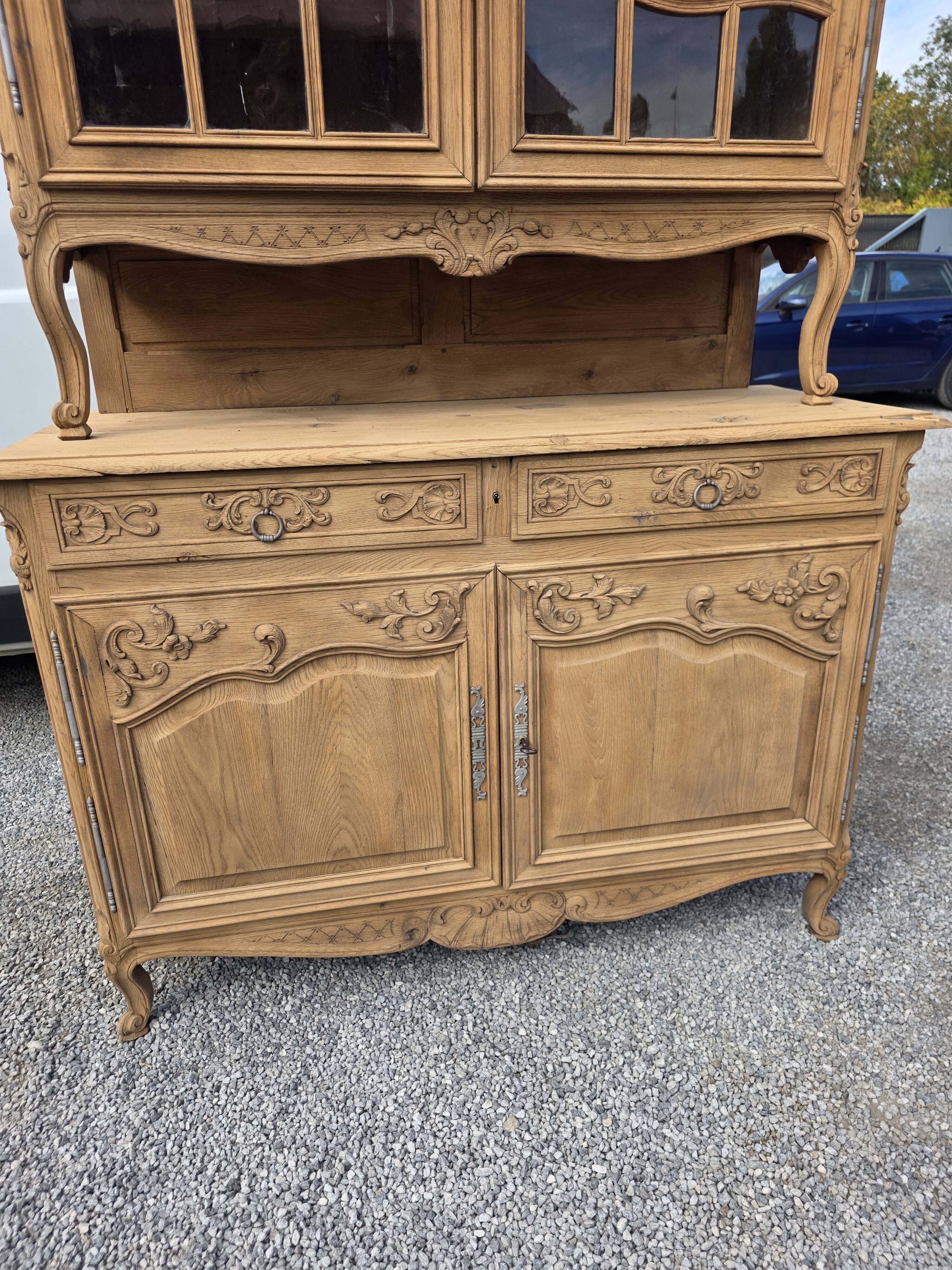 Buffet deux corps style Louis XV en chêne du XIXè