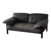 Leather designer sofa by Pierluigi Cerri model Pausa. Poltronafrau.