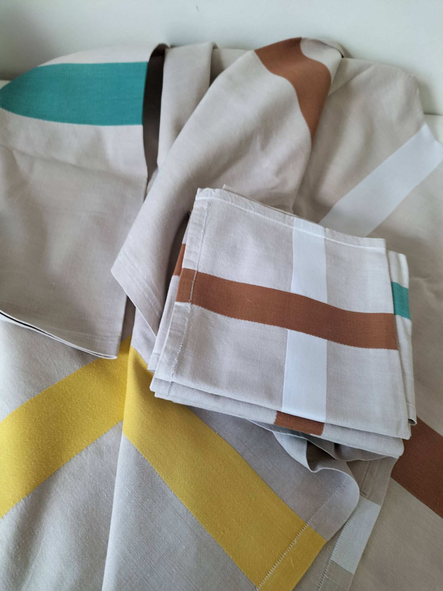 Tablecloth set + 8 napkins – graphic cotton