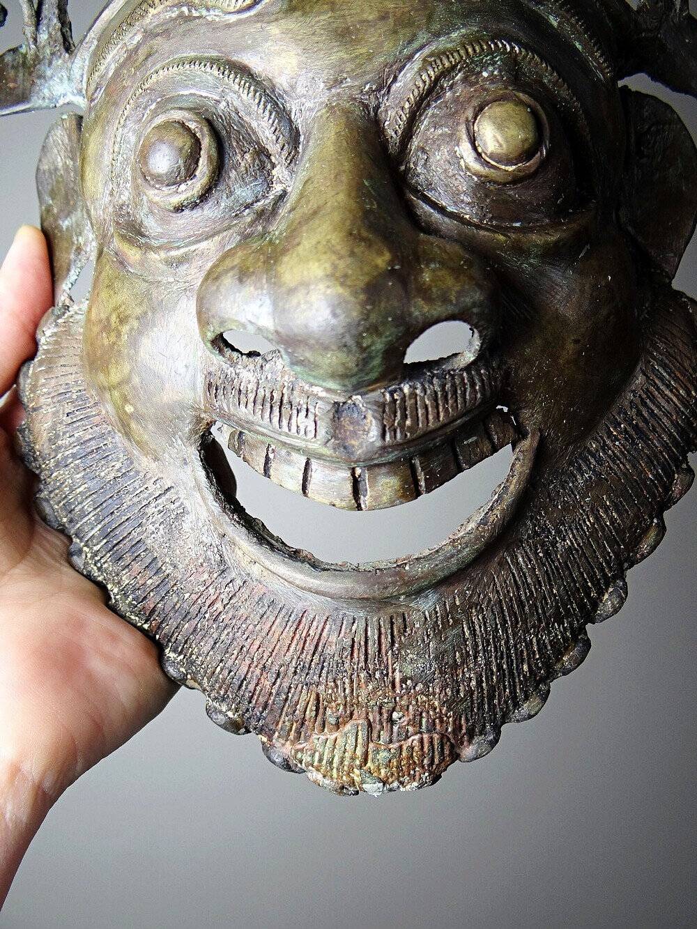 Masque africain en bronze vintage Bamoun, Cameroun