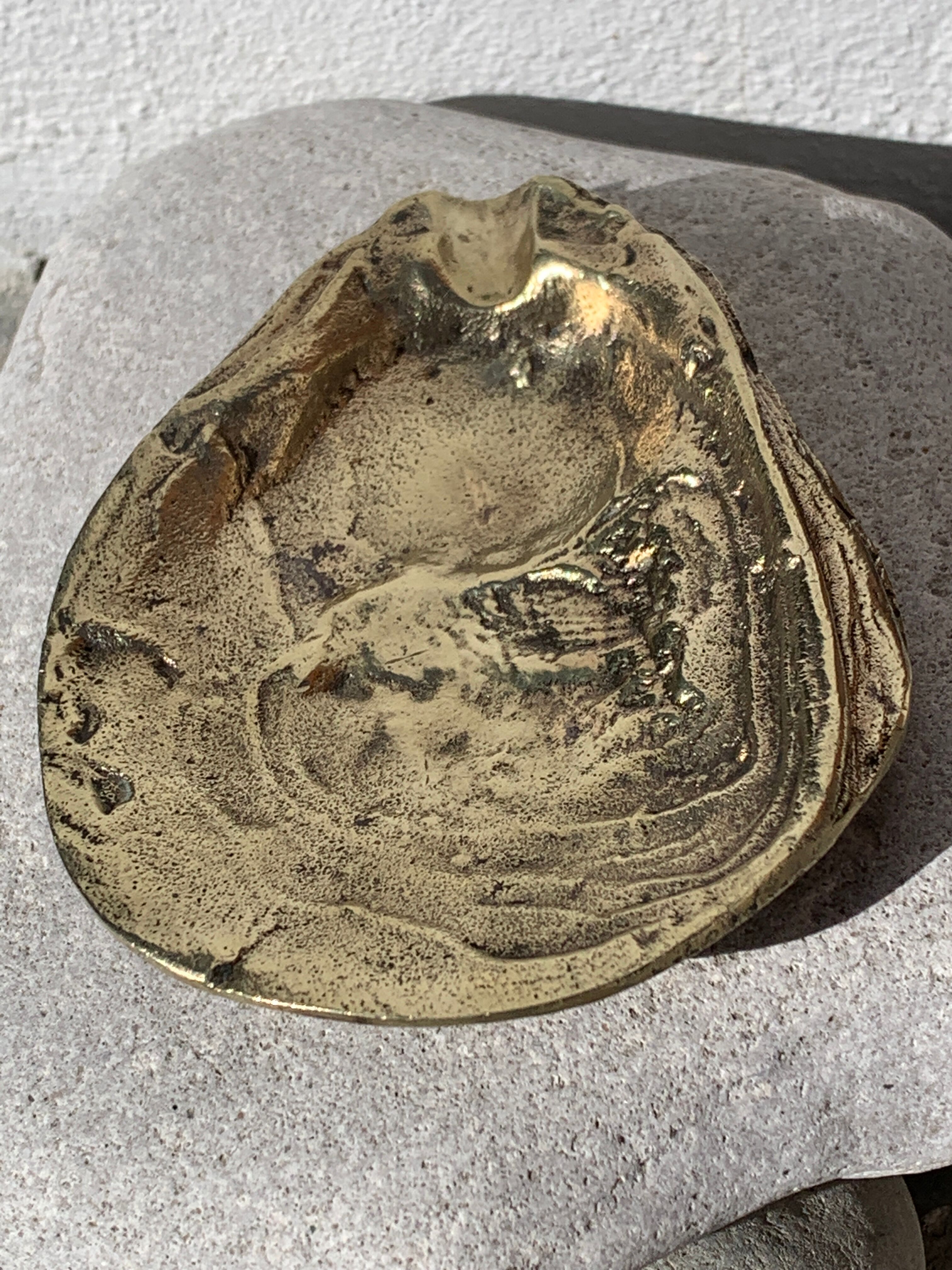Cendrier en bronze en forme de coquille d'huître