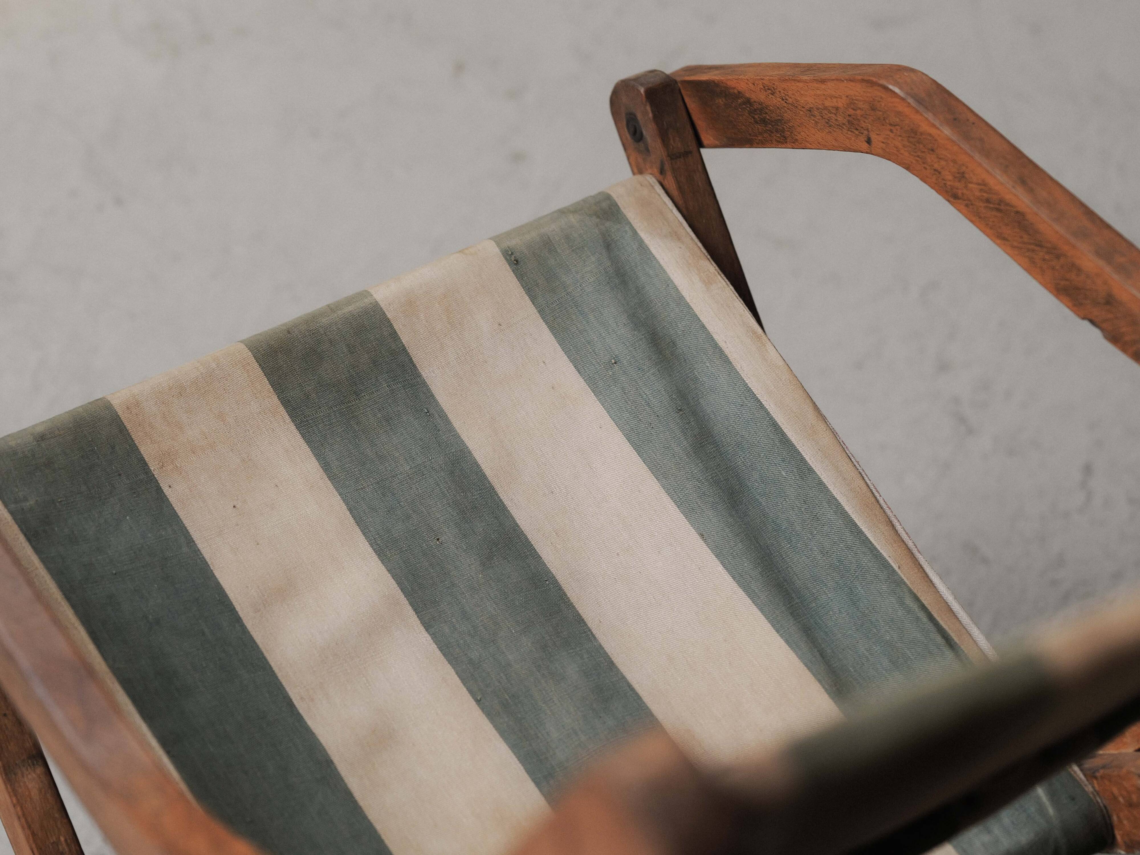 Foldable chair in solid wood and striped fabric, circa 1900.