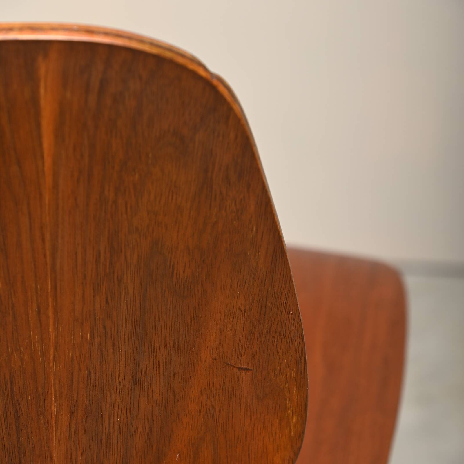 Chaise en contreplaqué de noyer DCW restaurée de Charles & Ray Eames, Herman Miller