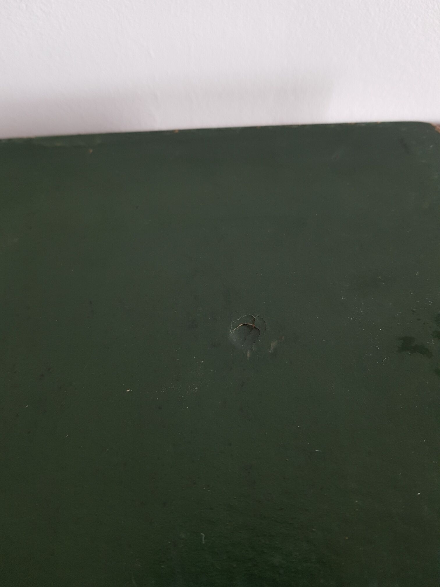 Old green lacquer box floral decoration