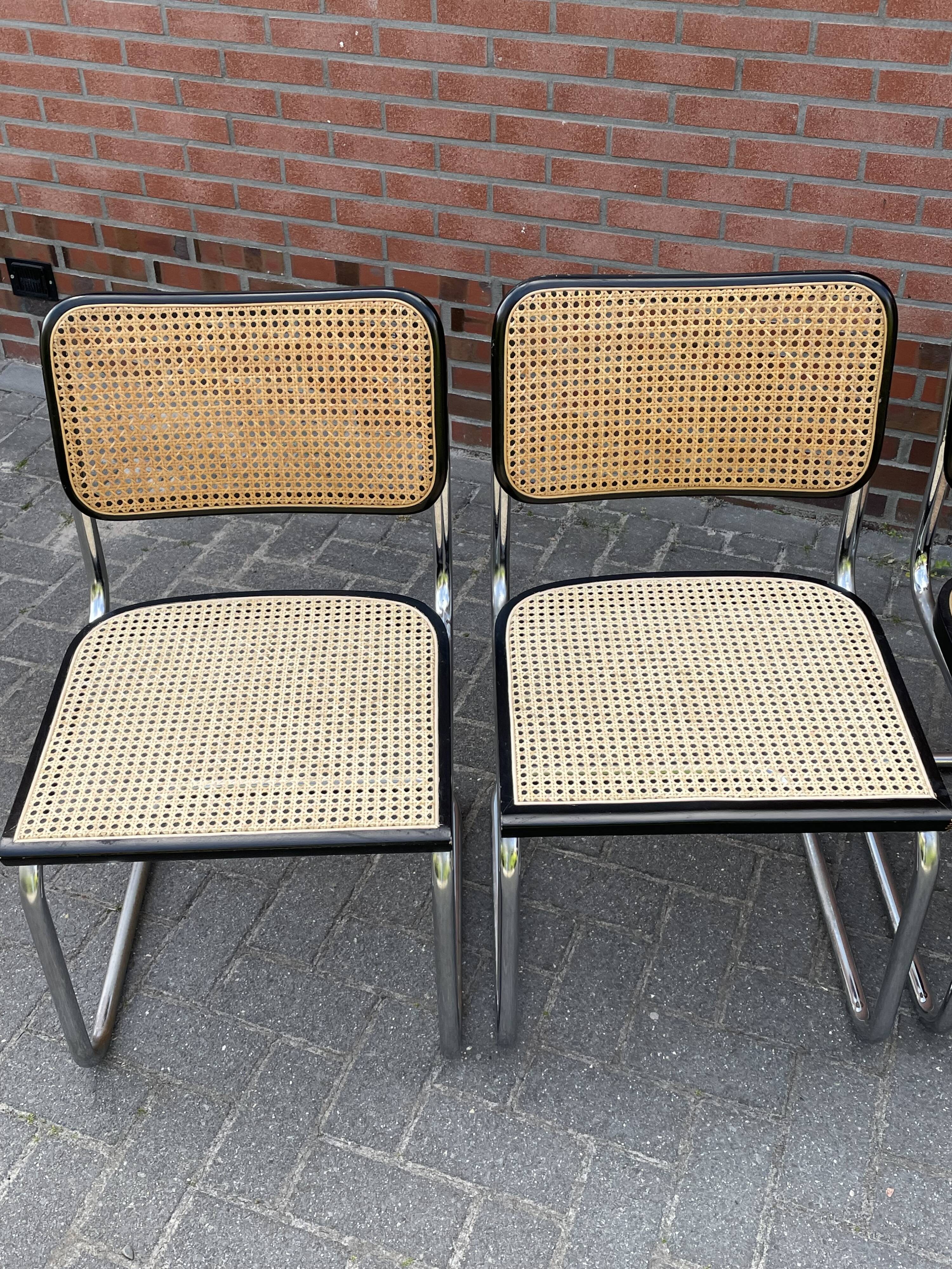 Set of 4 vintage chairs  Cesca B32 in black and chrome