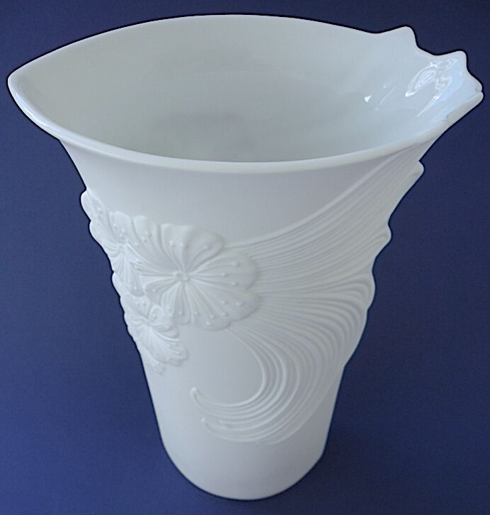 White porcelain biscuit vase, "Floralie" line, Kaiser factory (Germany)