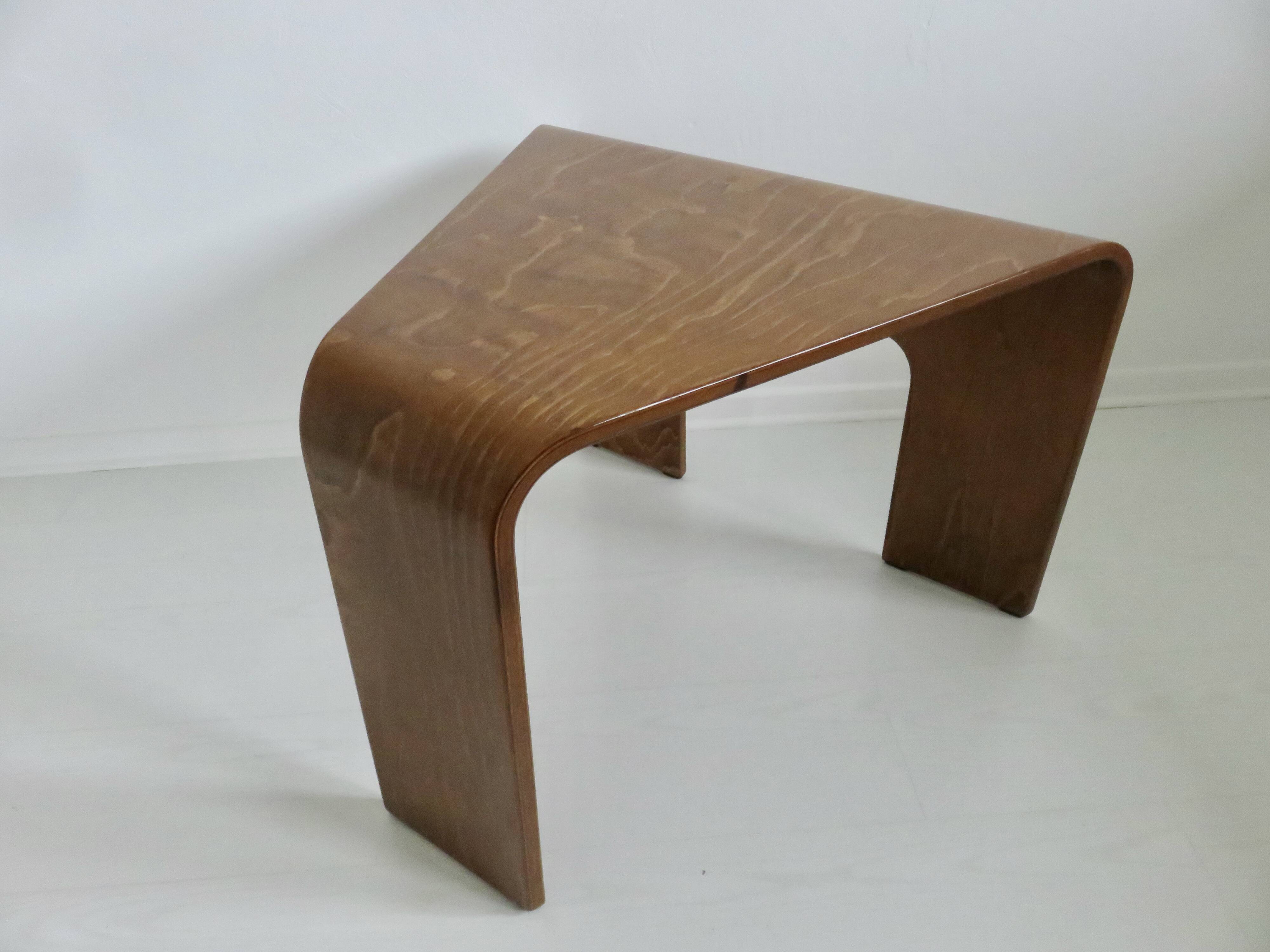 Table basse scandinave en bois cintré années 70