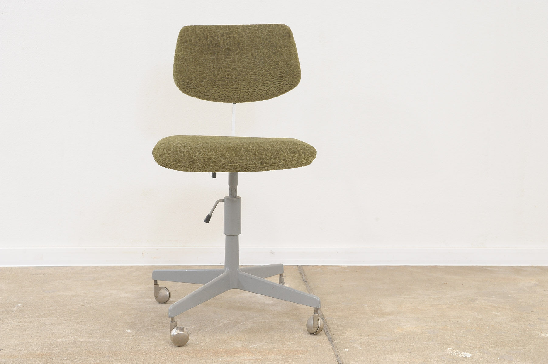 Midcentury swivel desk chair by Kovona 1950s