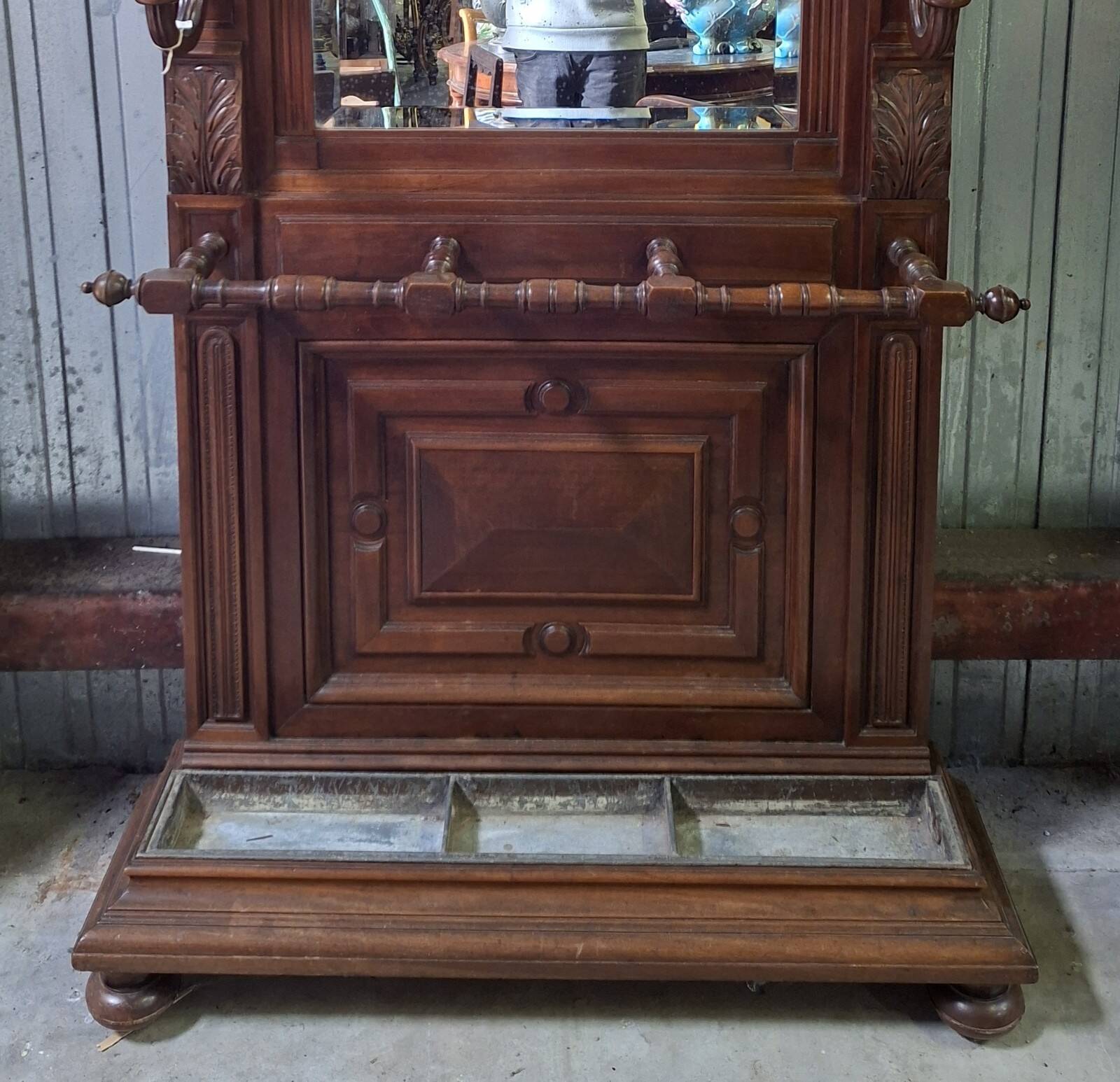 vestiaire d’entrée à miroir en noyer – XIXe siècle