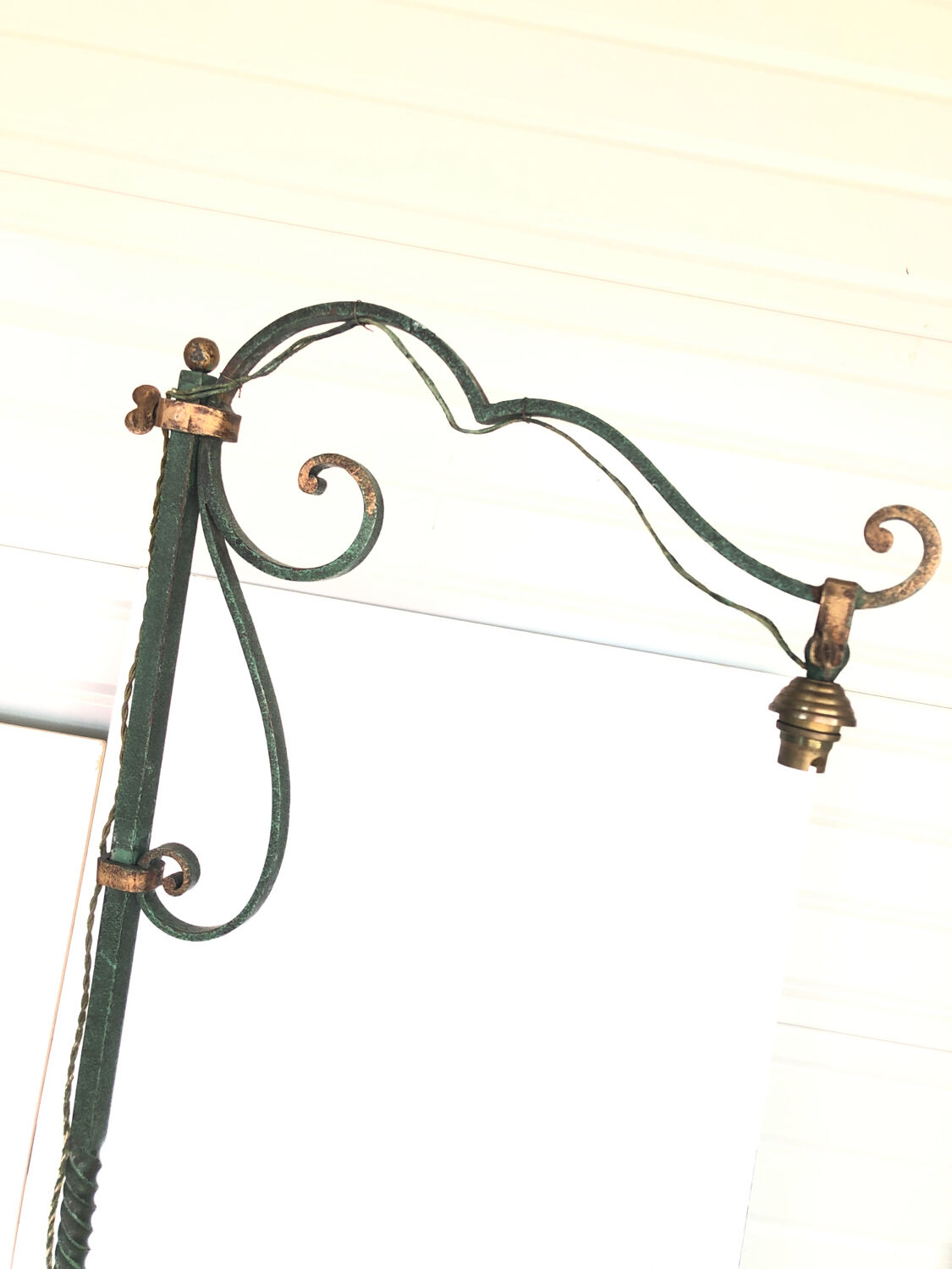 Lampadaire en fer forgé vert et doré vintage année 50