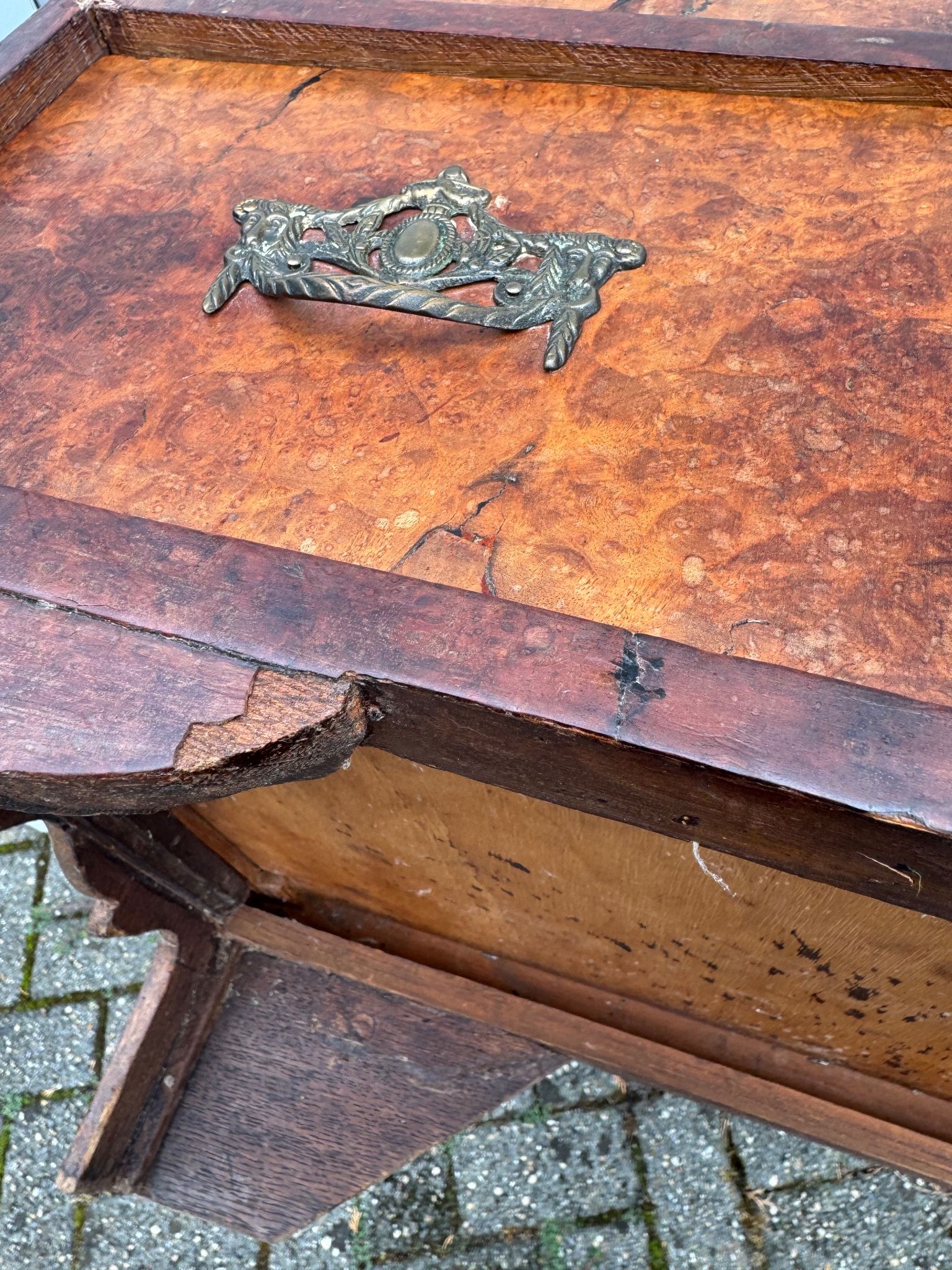 Commode en bois de burl vintage
