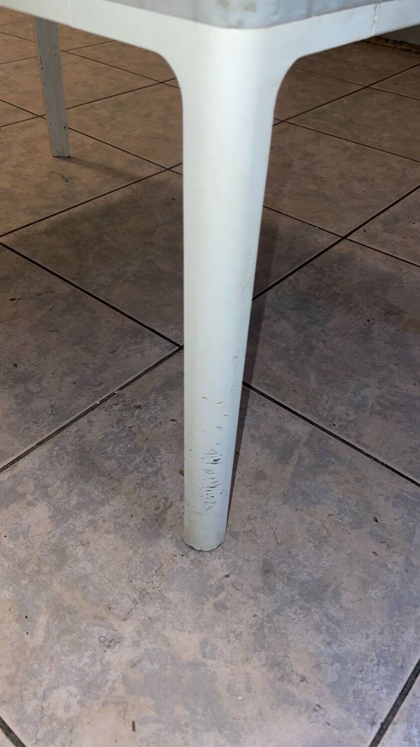 White marble base table