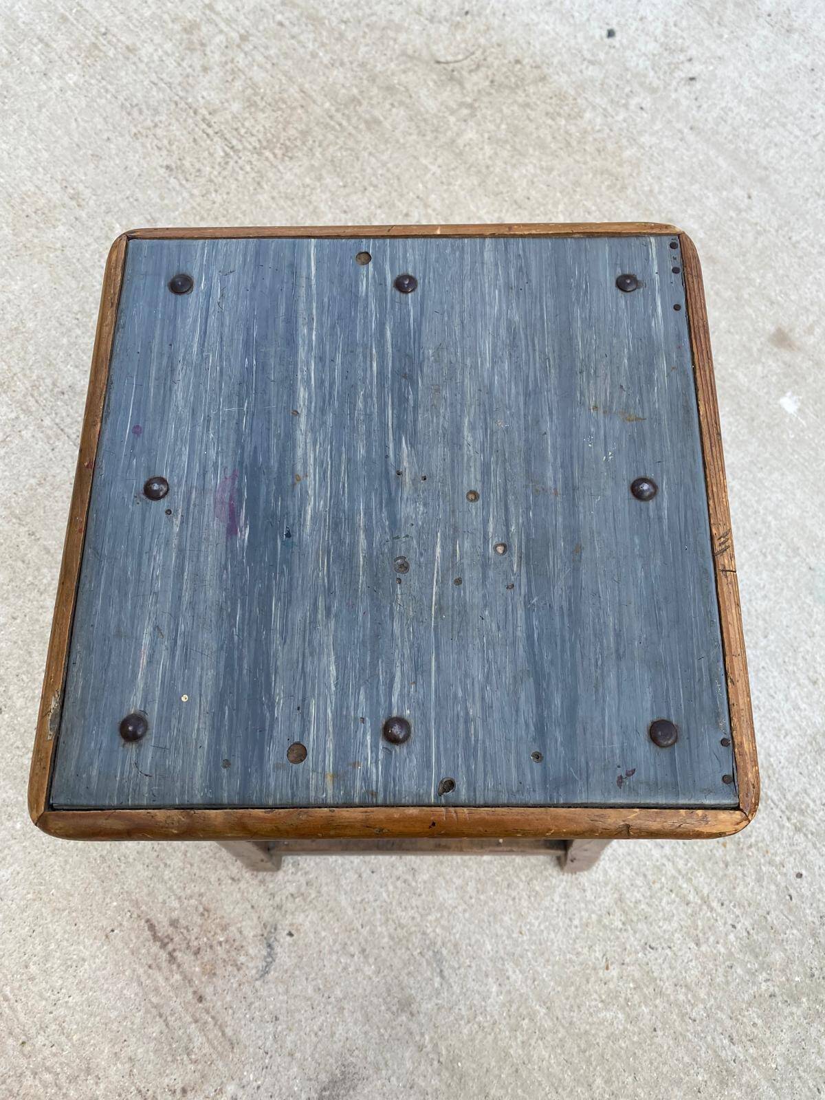 High workshop stool in dark wood and grey blue linoleum 60cm