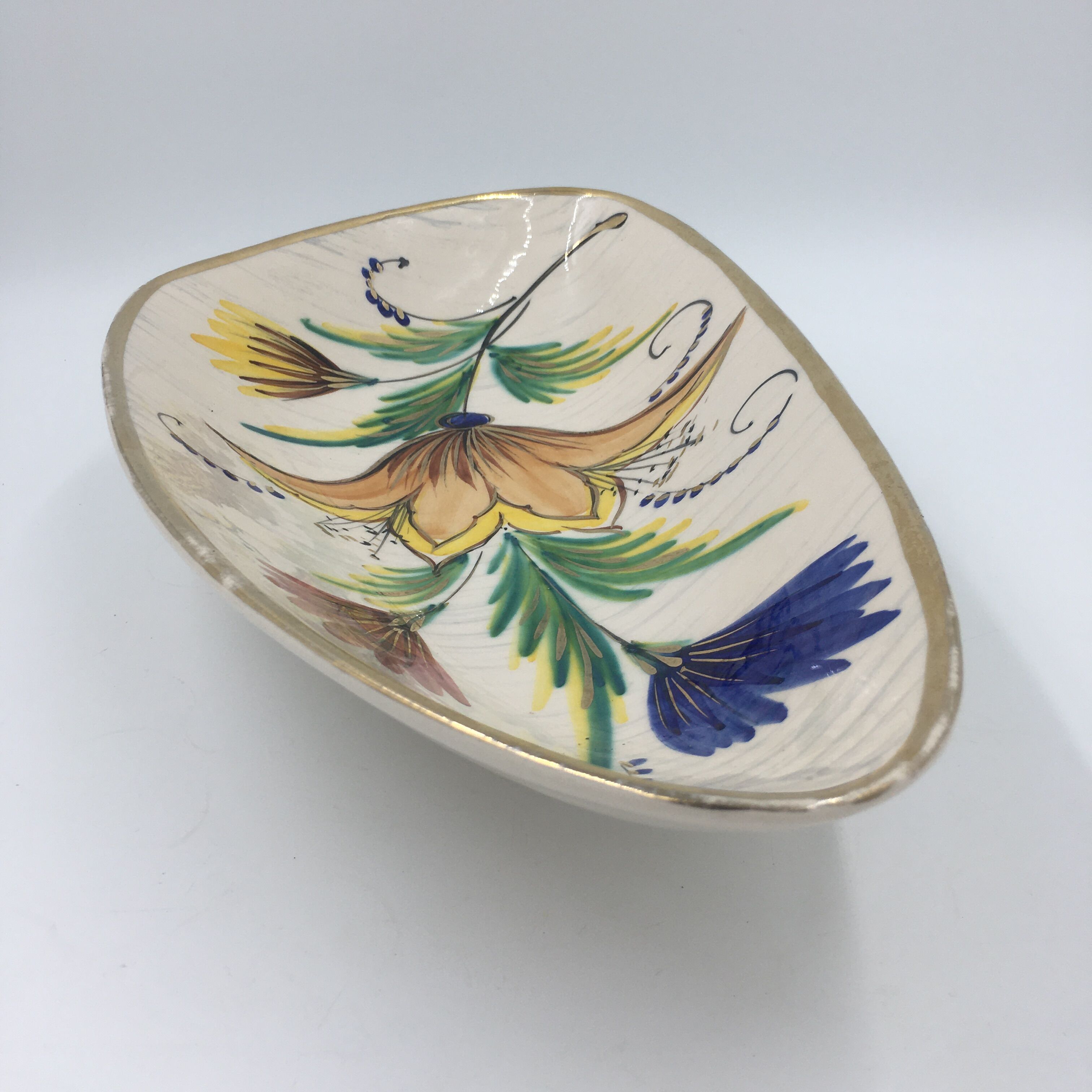 Triangular ceramic fruit basket