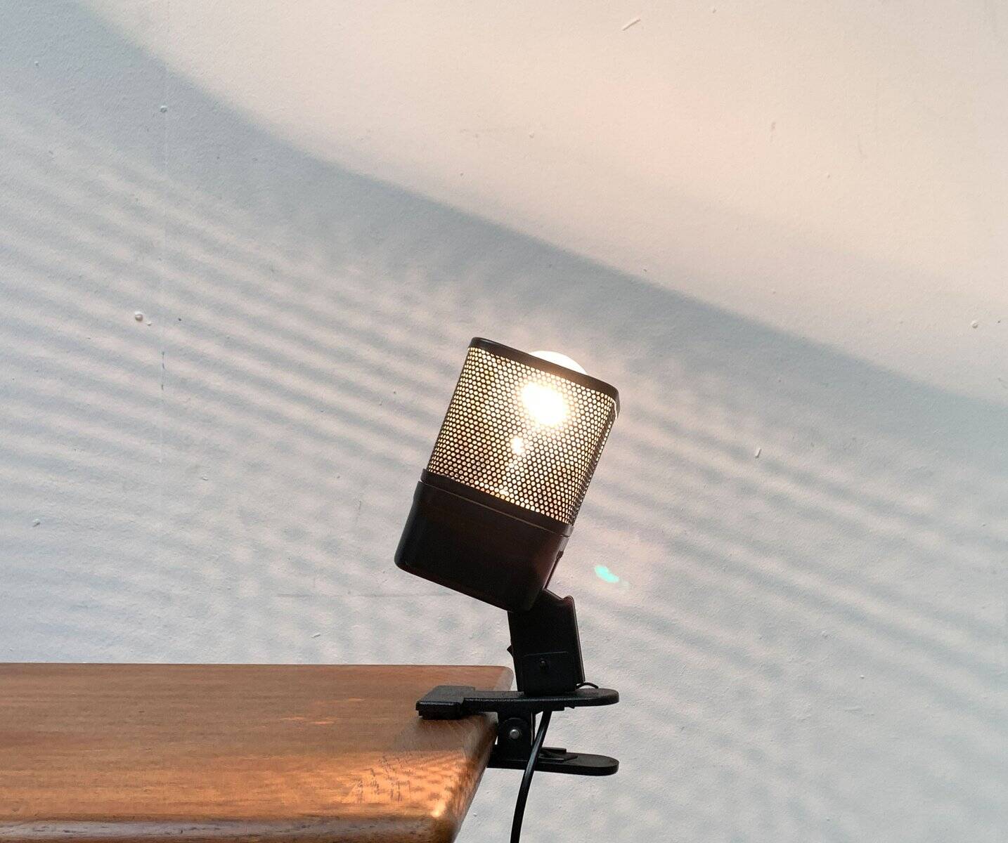 Postmodern mesh table lamp, 1980s
