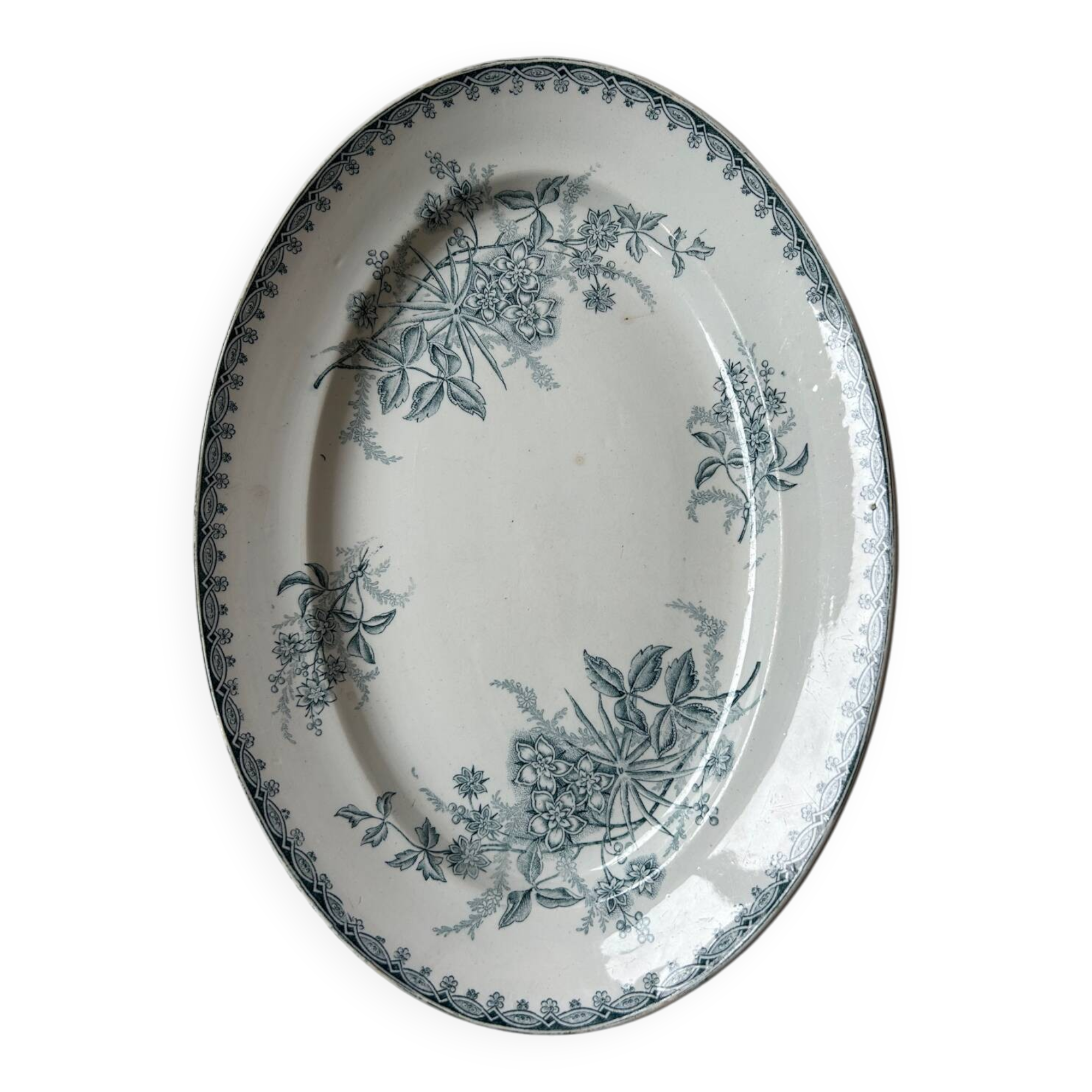 Oval iron earth plate The Amandinoise model Margot