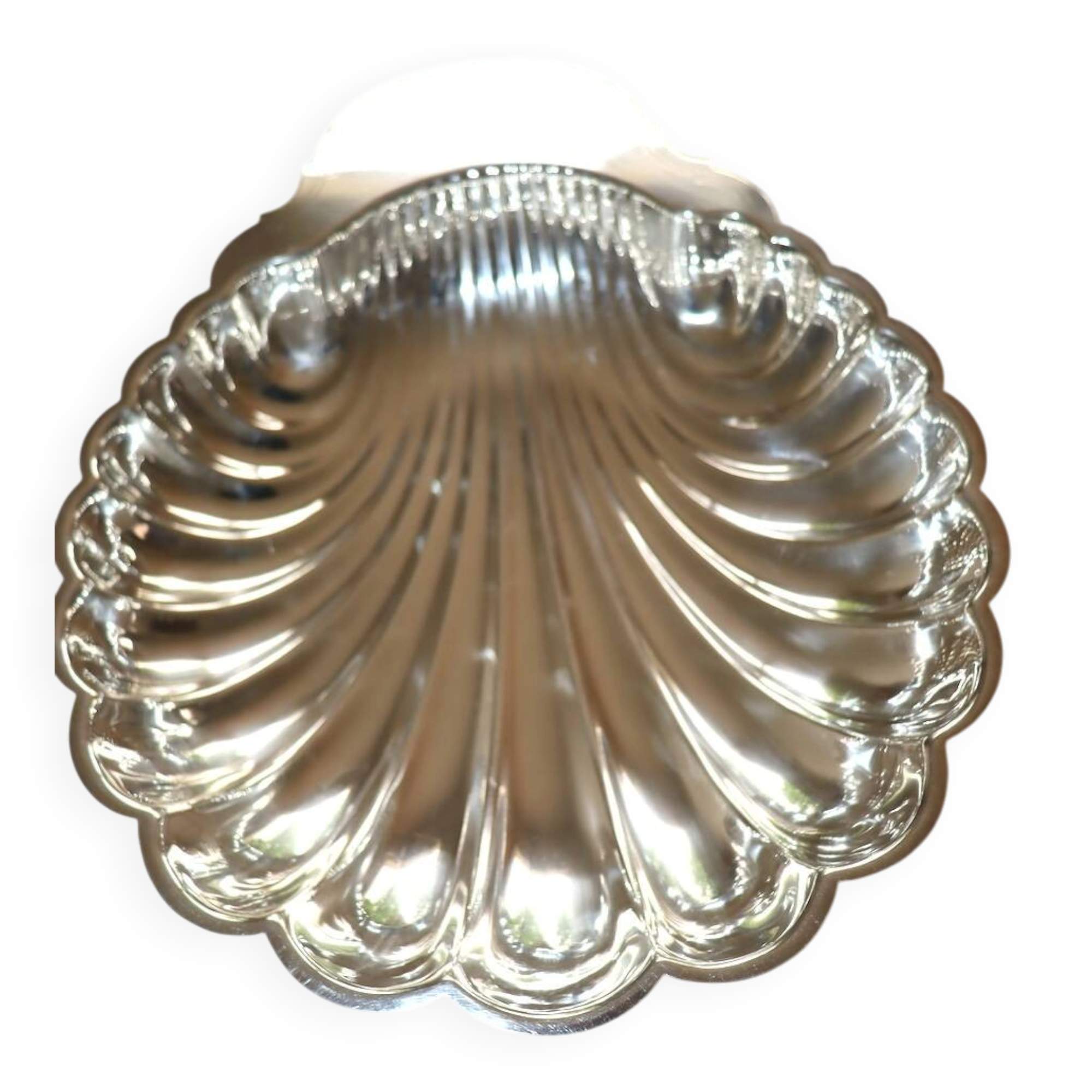 Silver-plated metal shell plate stamped Fleuron