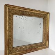 Petit miroir en bois stuqué et doré d’époque Restauration