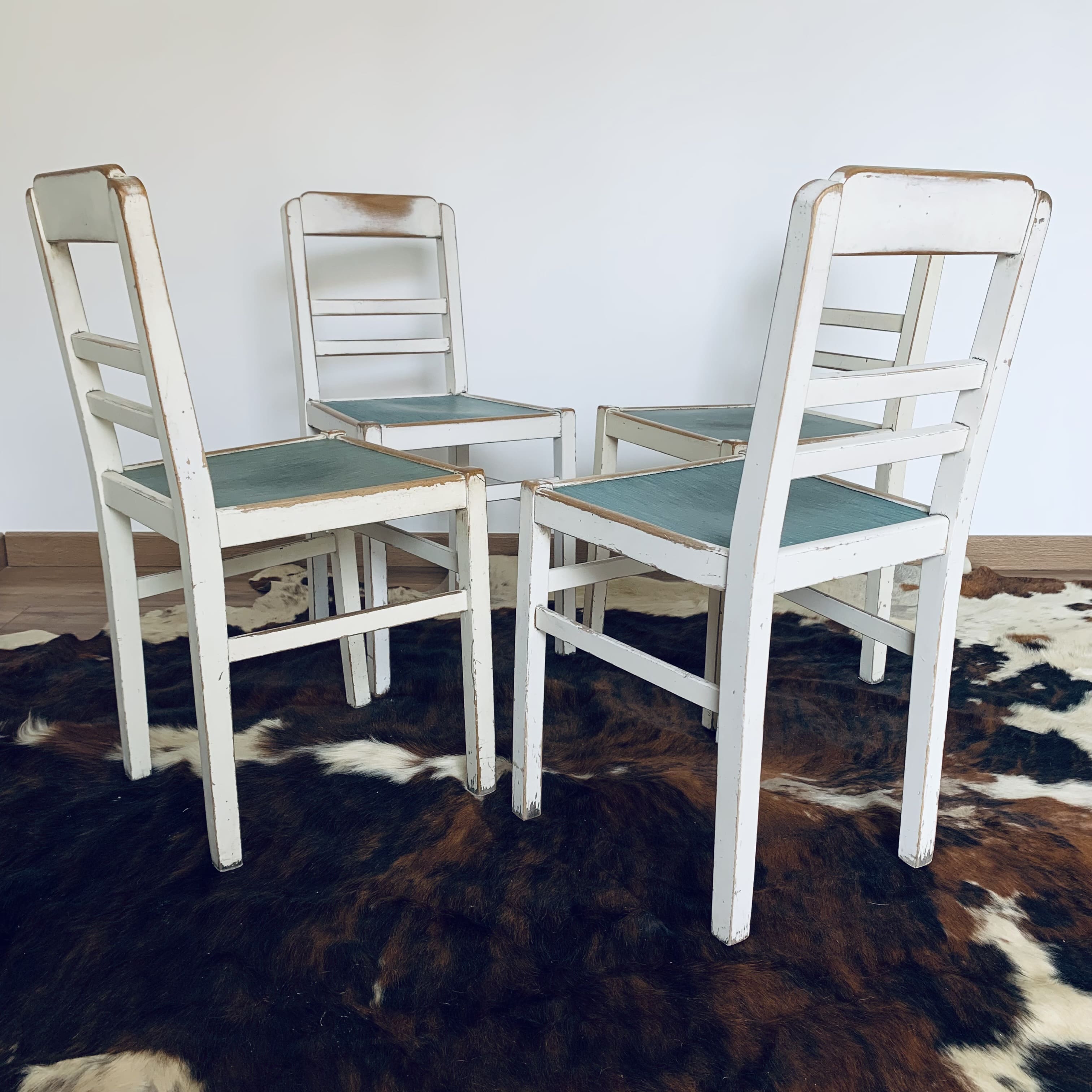 Series of 4 vintage chairs