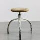 Tabouret pivotant blanc industriel vintage