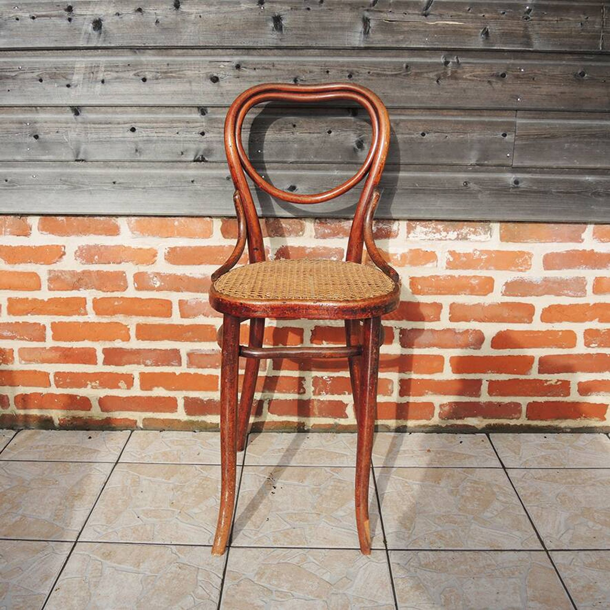 Old high chair heart Thonet no 28