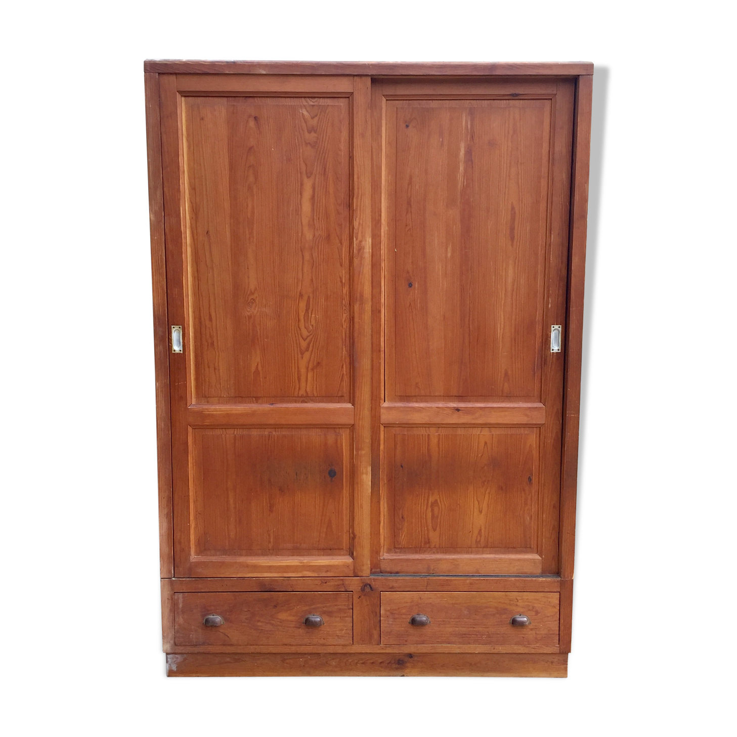 Sliding-door wardrobe in pitchpin