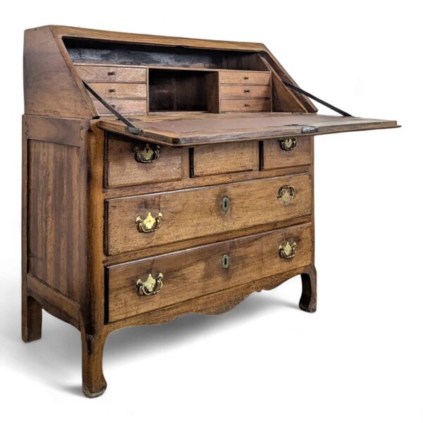 Bureau à pente du XVIIIème en noyer massif à tiroir secret