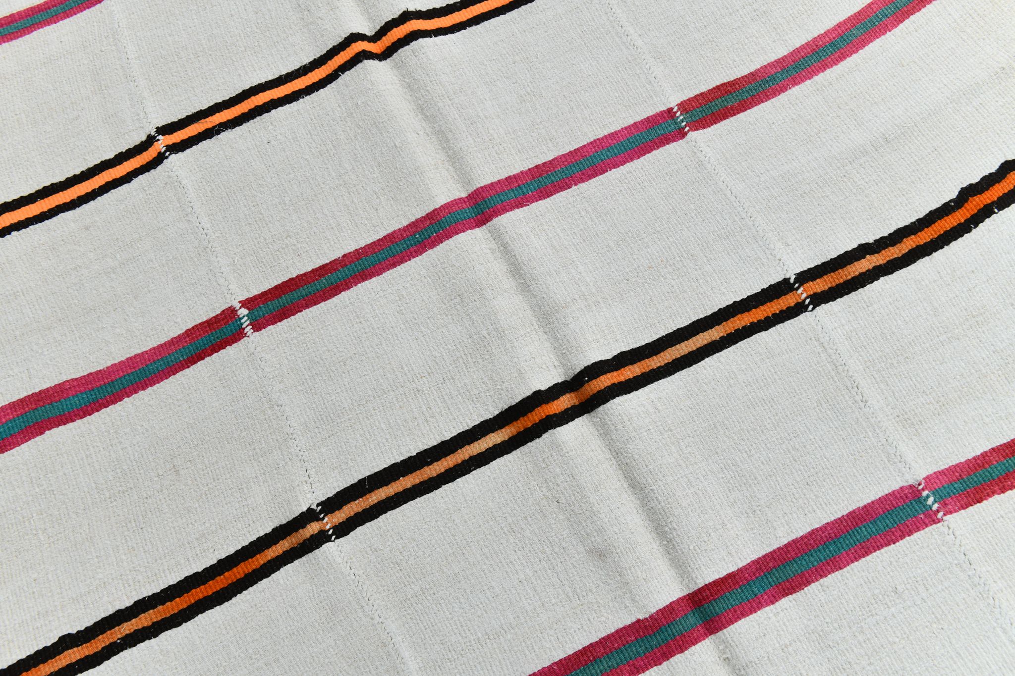 6x8 pinstriped turkish rug, 184x253cm