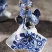 Pair of 18th-century Delft lidded vases – Pieter van den Briel, 't Fortuyn