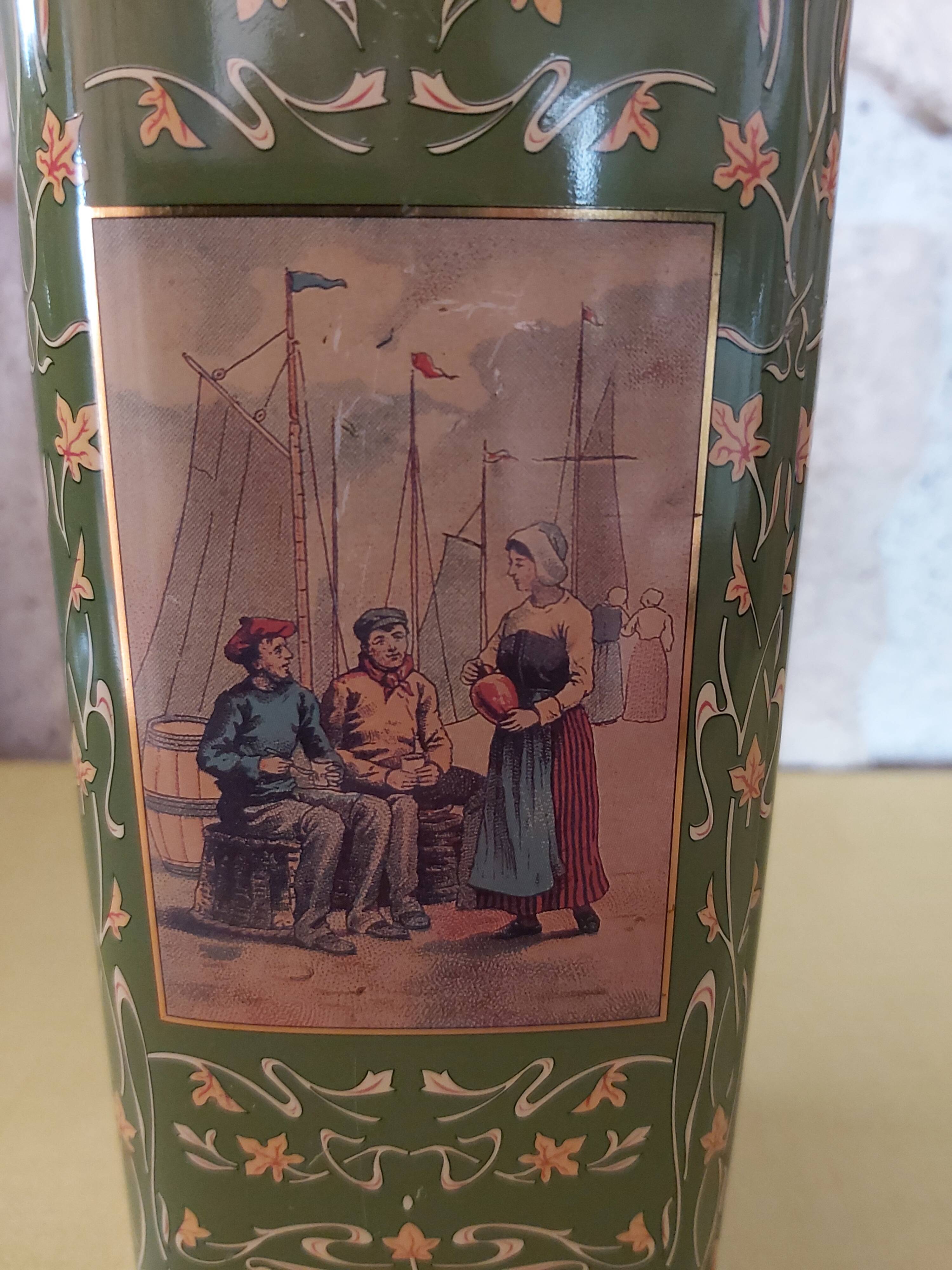 Antique metal box Chicory Leroux