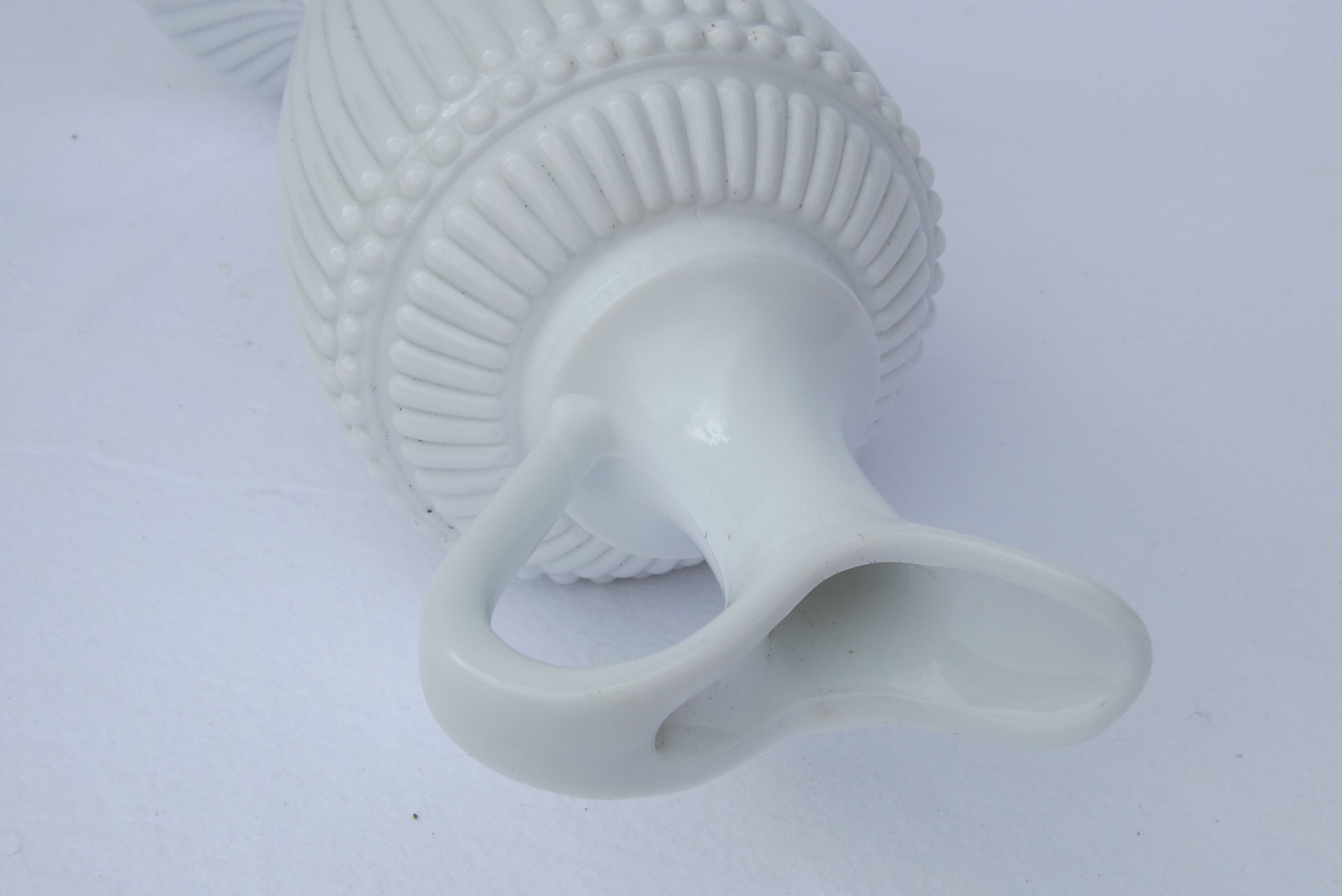 Pitcher vintage glass white opalin way porcelain