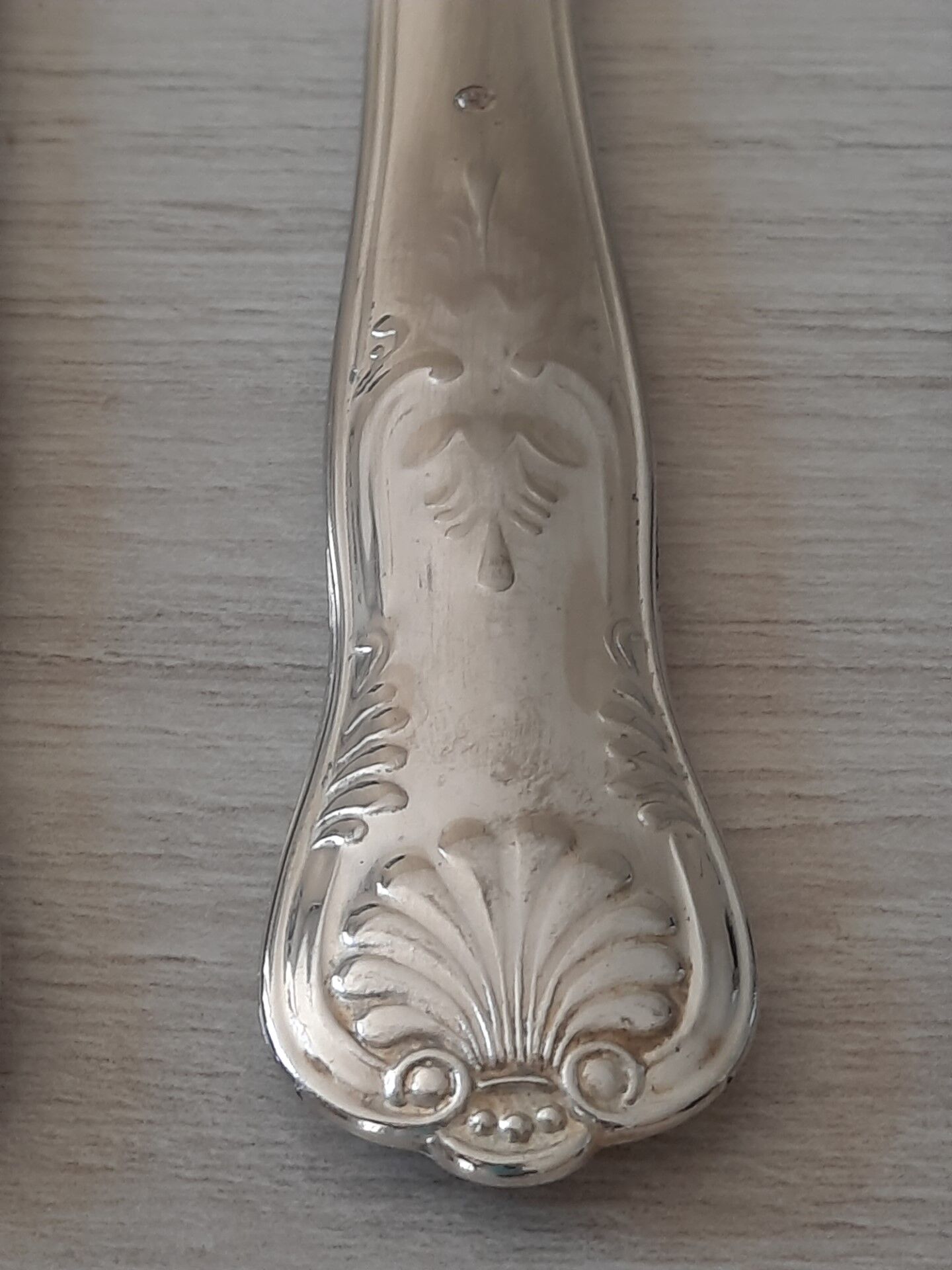 Set of 6 silver metal knives