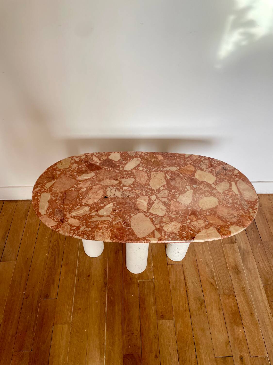 Table basse marbre rose et béton