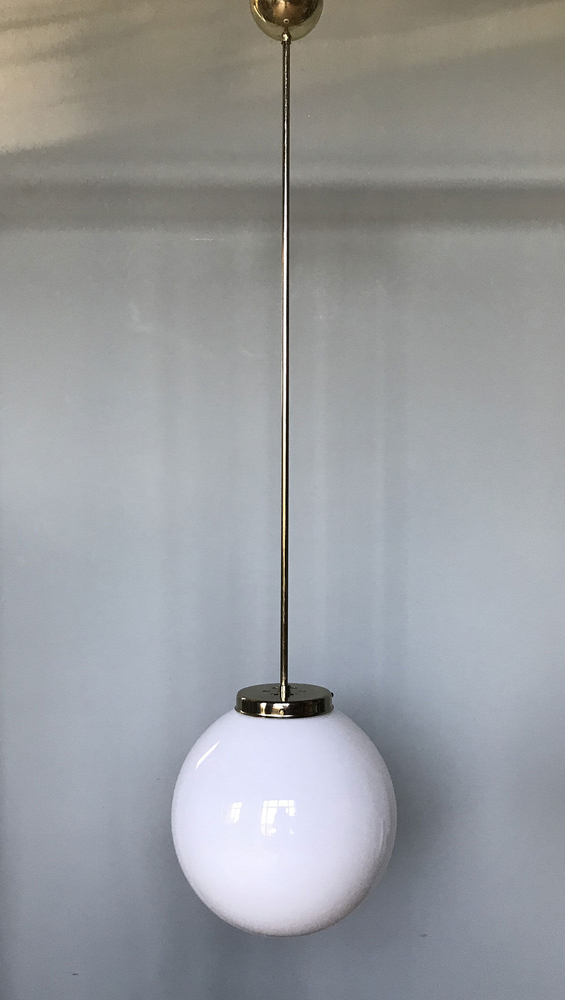 Glass ball suspension