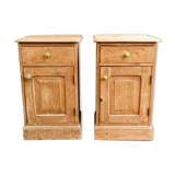 Paire de tables de chevet en pin