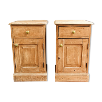 Paire de tables de chevet en pin
