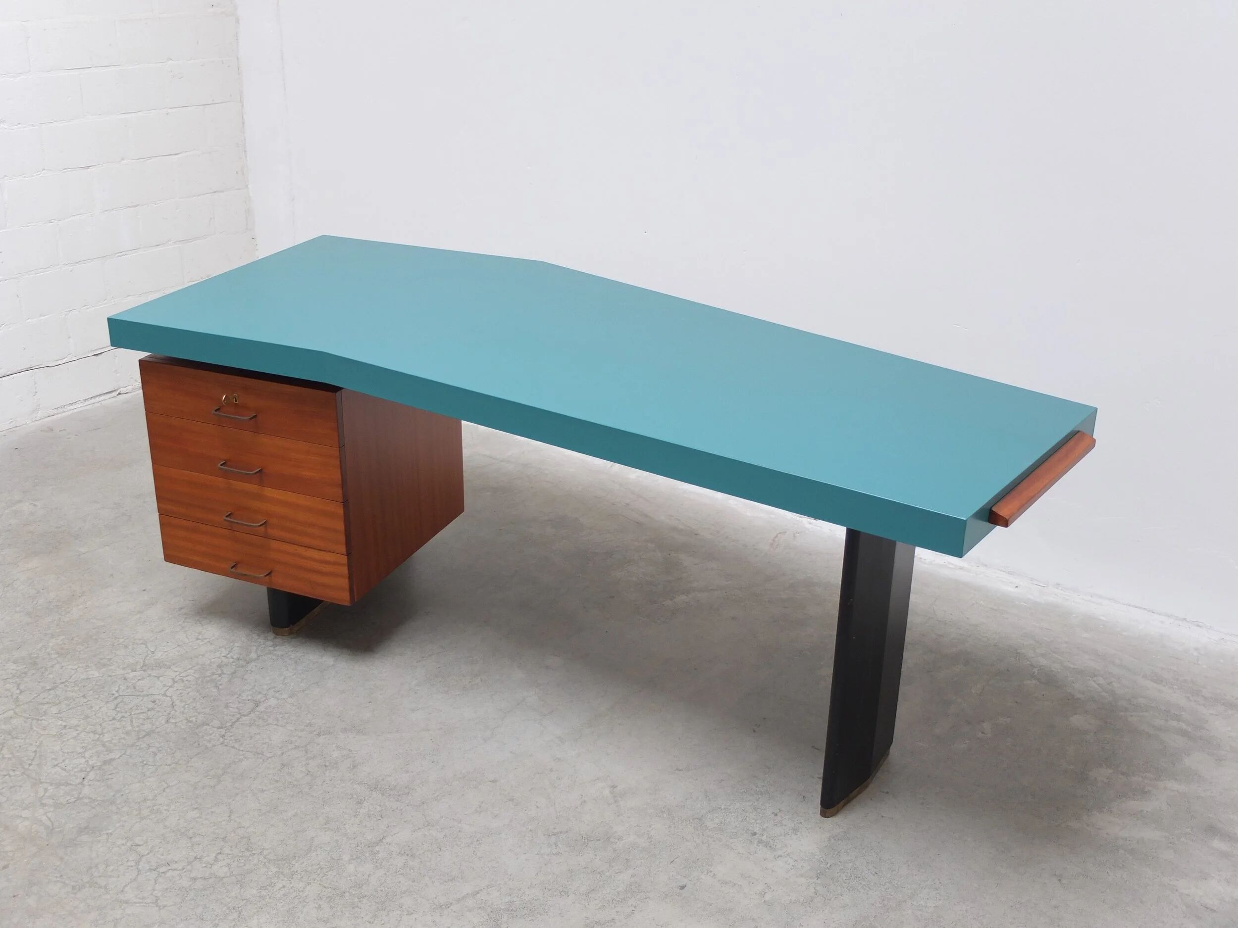 'Boomerang' ultra-rare desk by Jos De Mey for Van Den Berghe-Pauvers, 1960s.