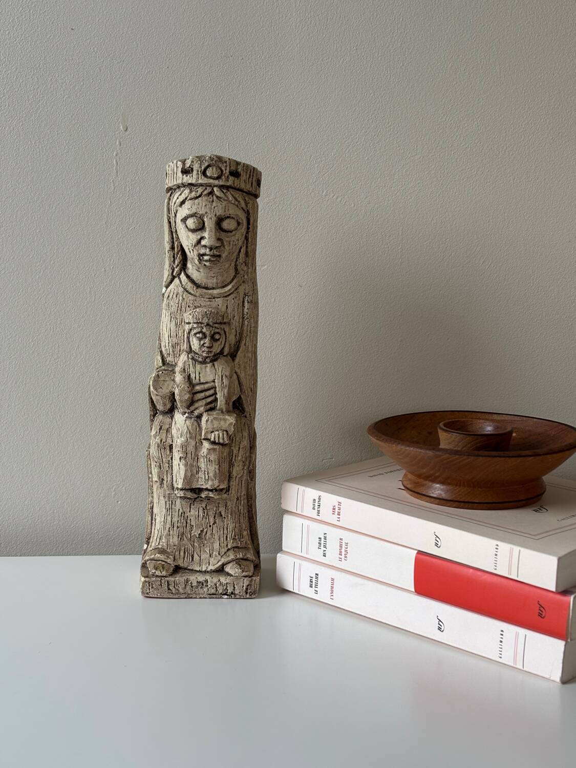 Statuette Vierge à l’enfant en pierre