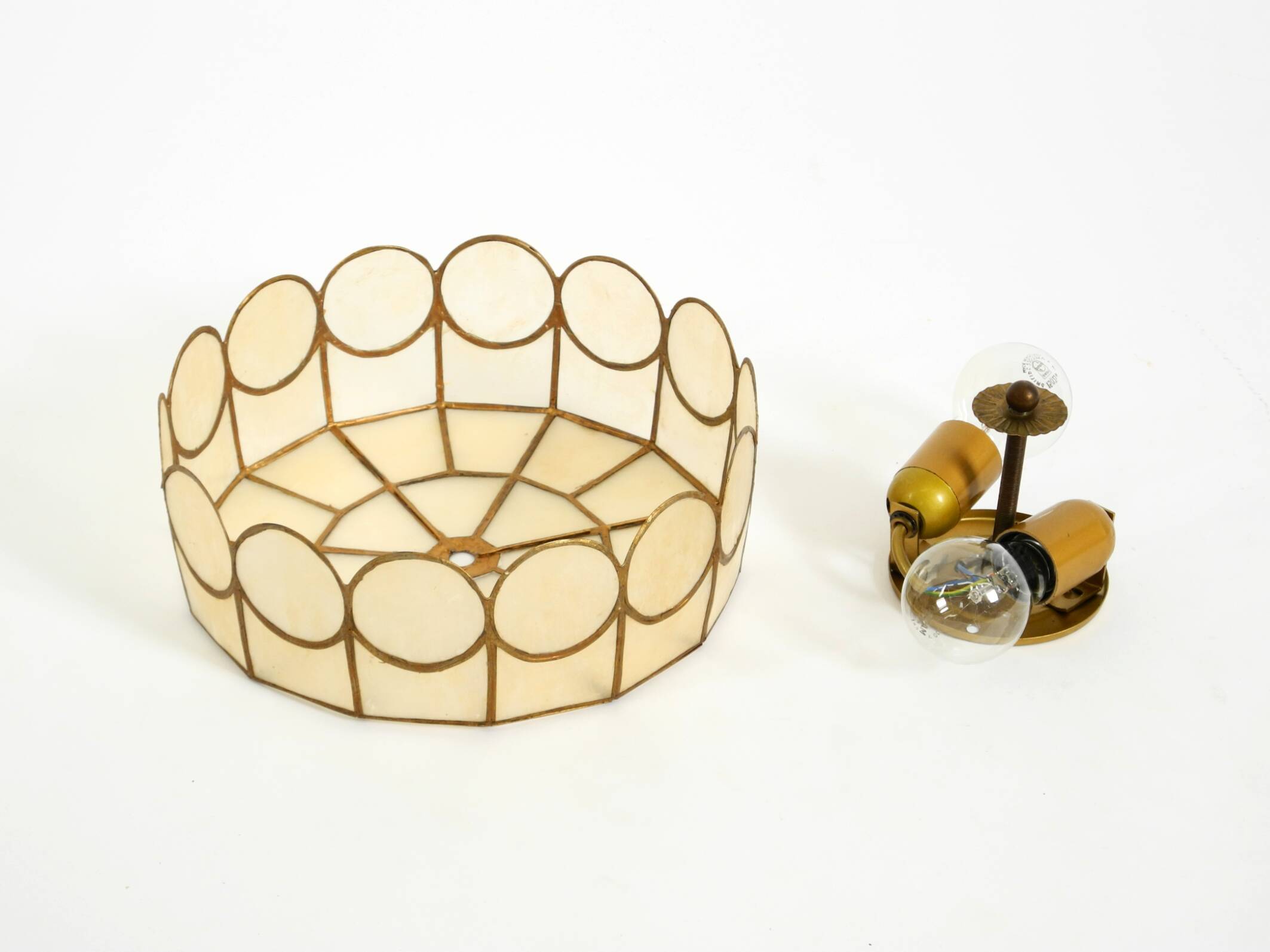 Beautiful round Mid-Century Modern ceiling or wall lamp made of Capiz