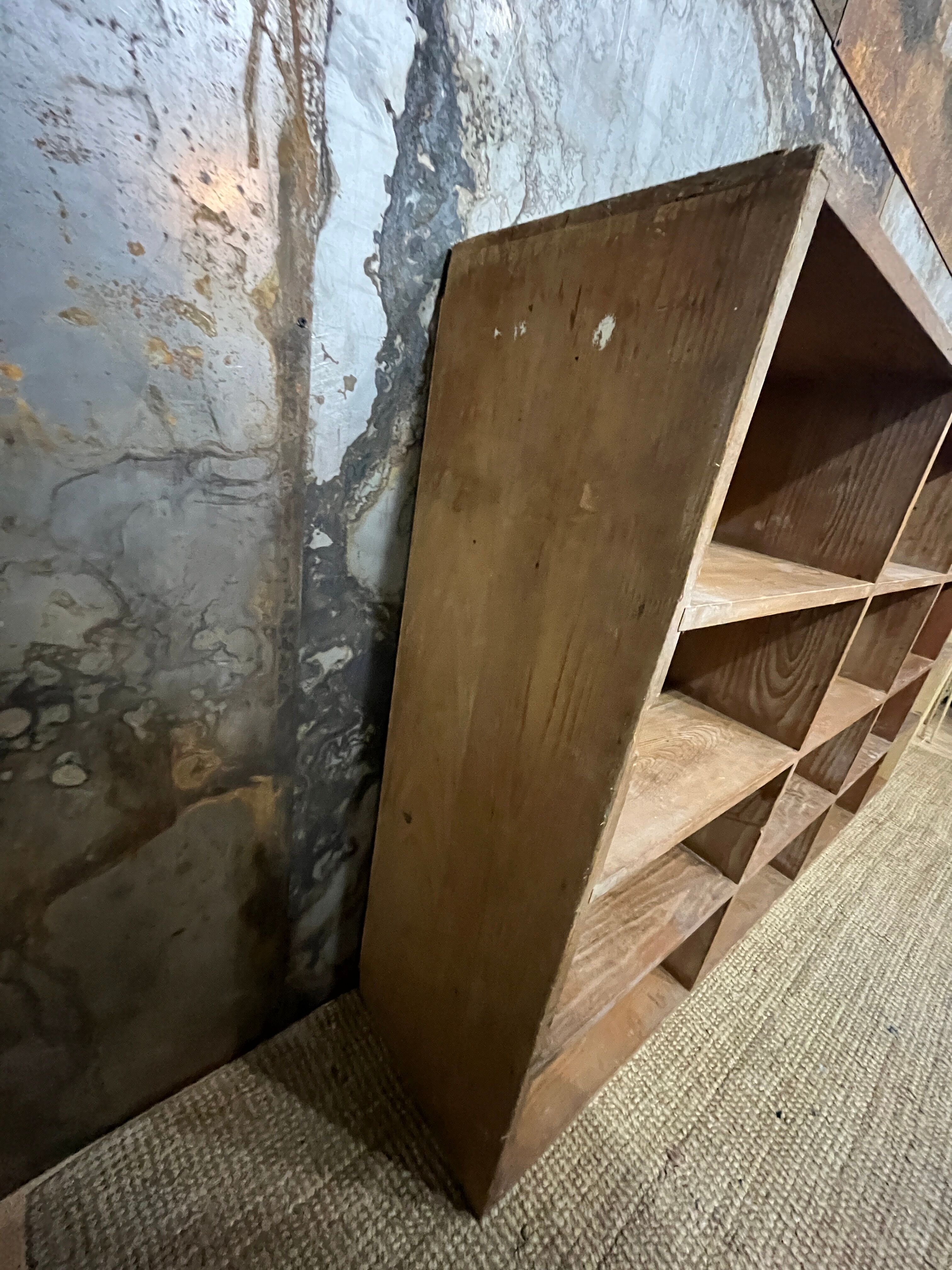 Meuble de métier à casiers